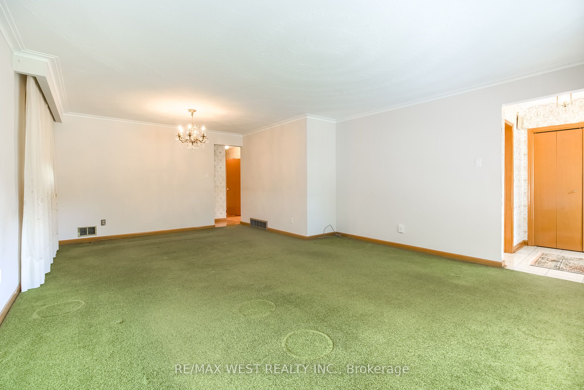 8 Carswell Place Property Photo 5