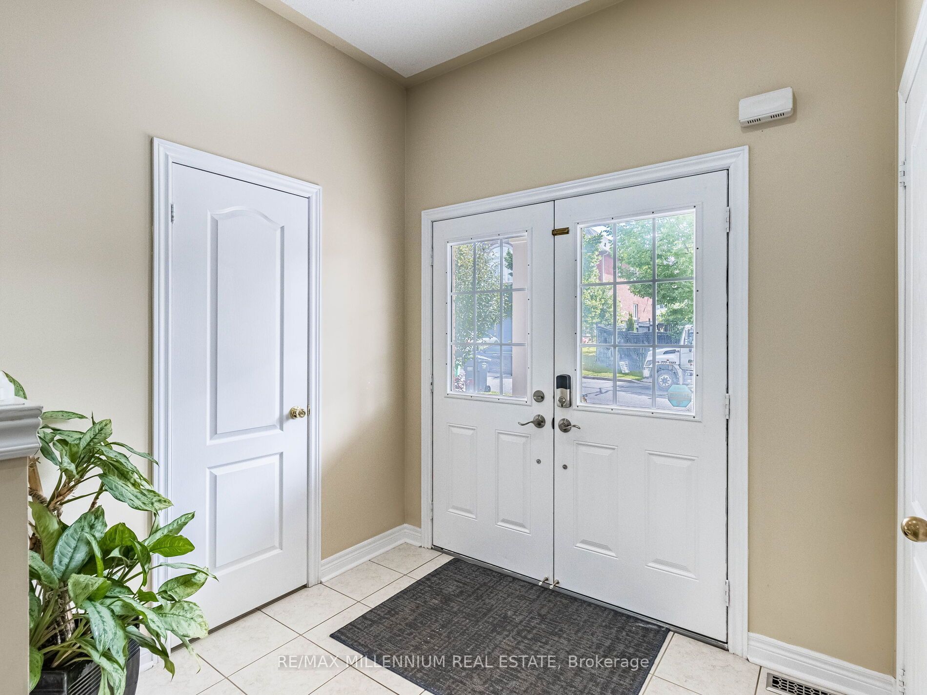 172 Pefferlaw Circle Property Photo 4