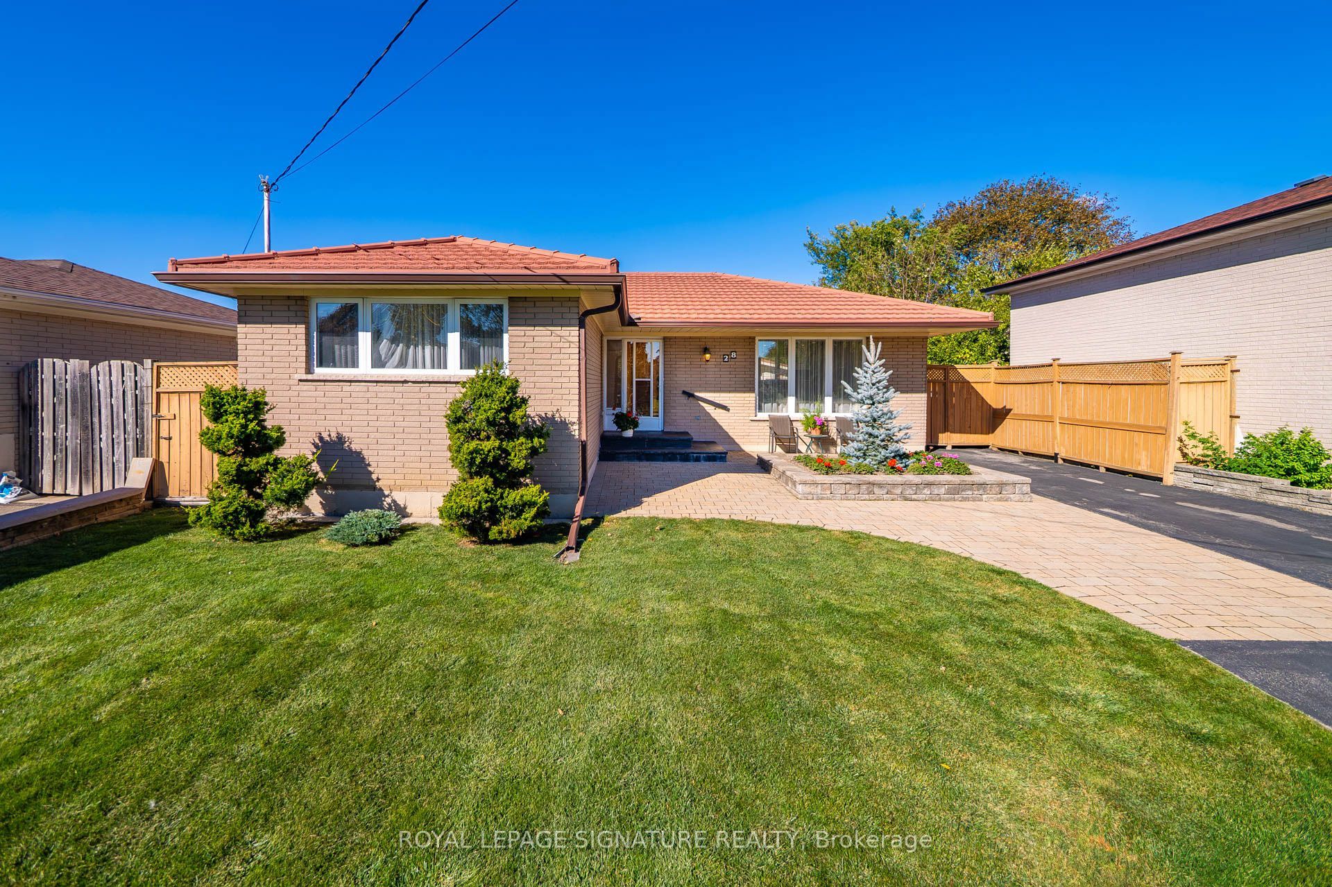 28 Candlewood Crescent Property Photo 1