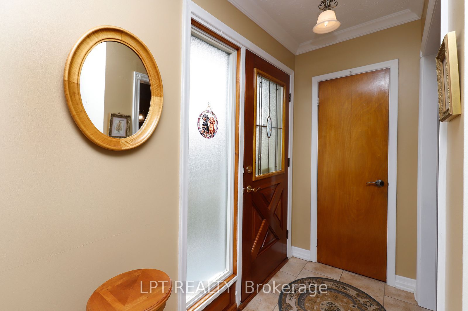 37 Mcgilvray Crescent W Property Photo 4