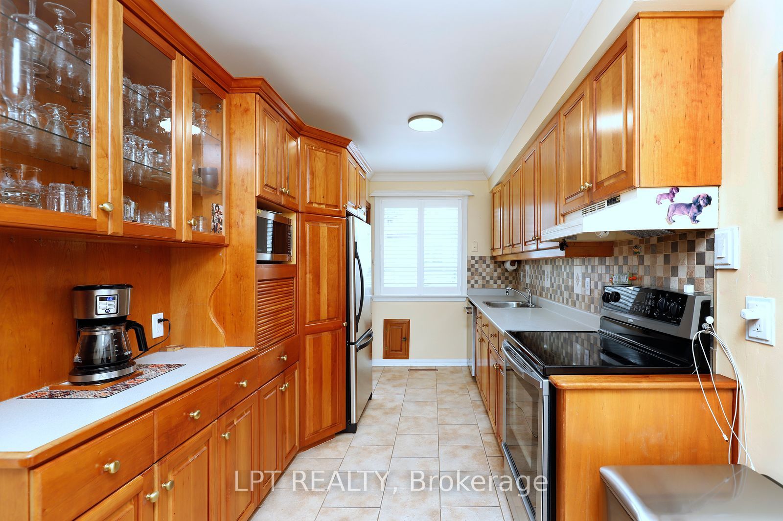 37 Mcgilvray Crescent W Property Photo 11