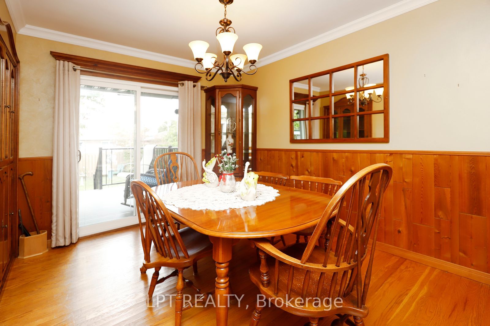 37 Mcgilvray Crescent W Property Photo 17