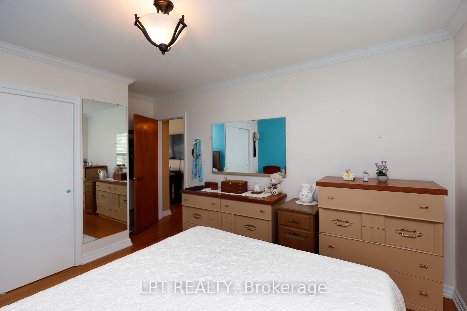 37 Mcgilvray Crescent W Property Photo 20