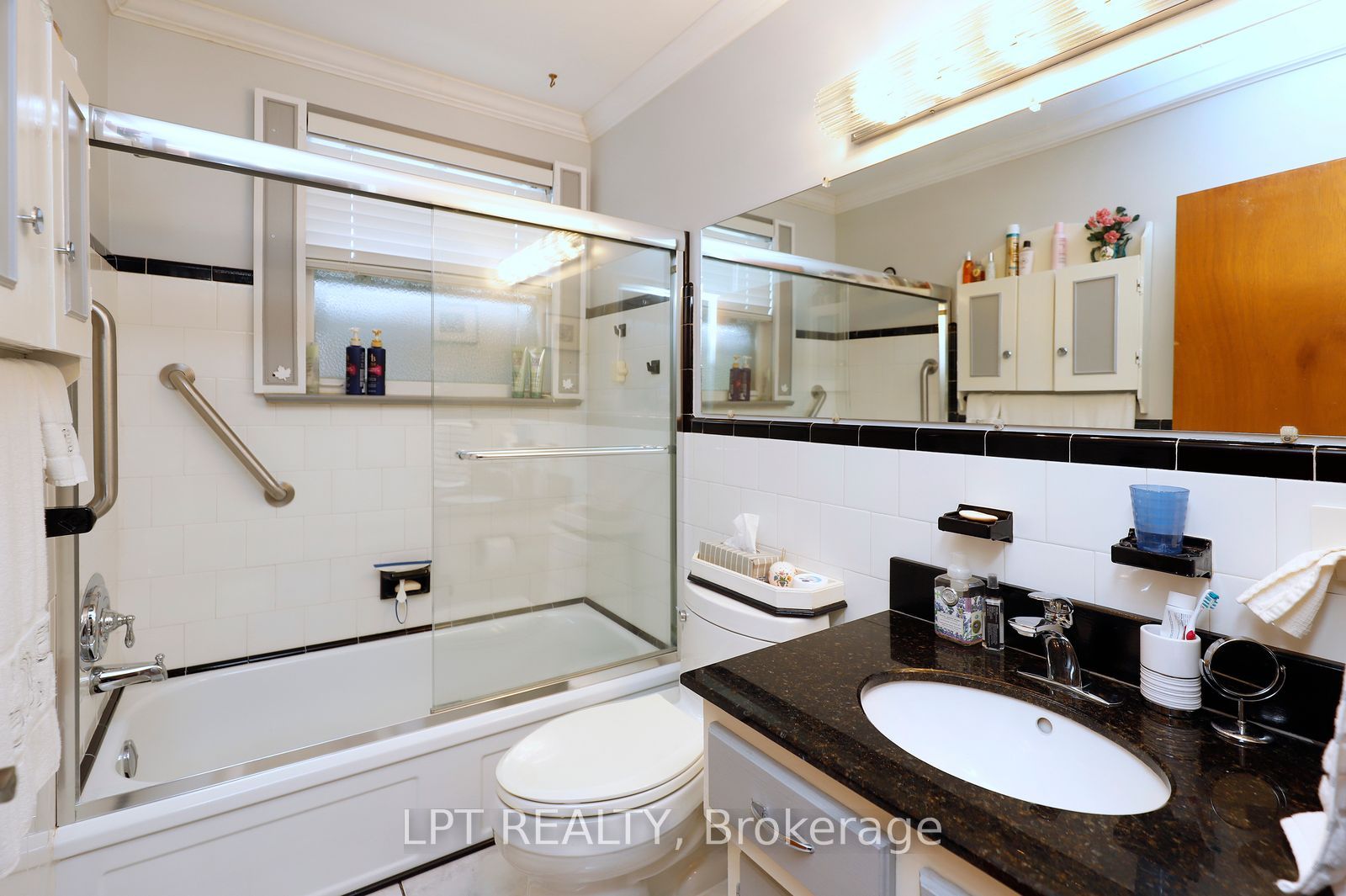 37 Mcgilvray Crescent W Property Photo 22