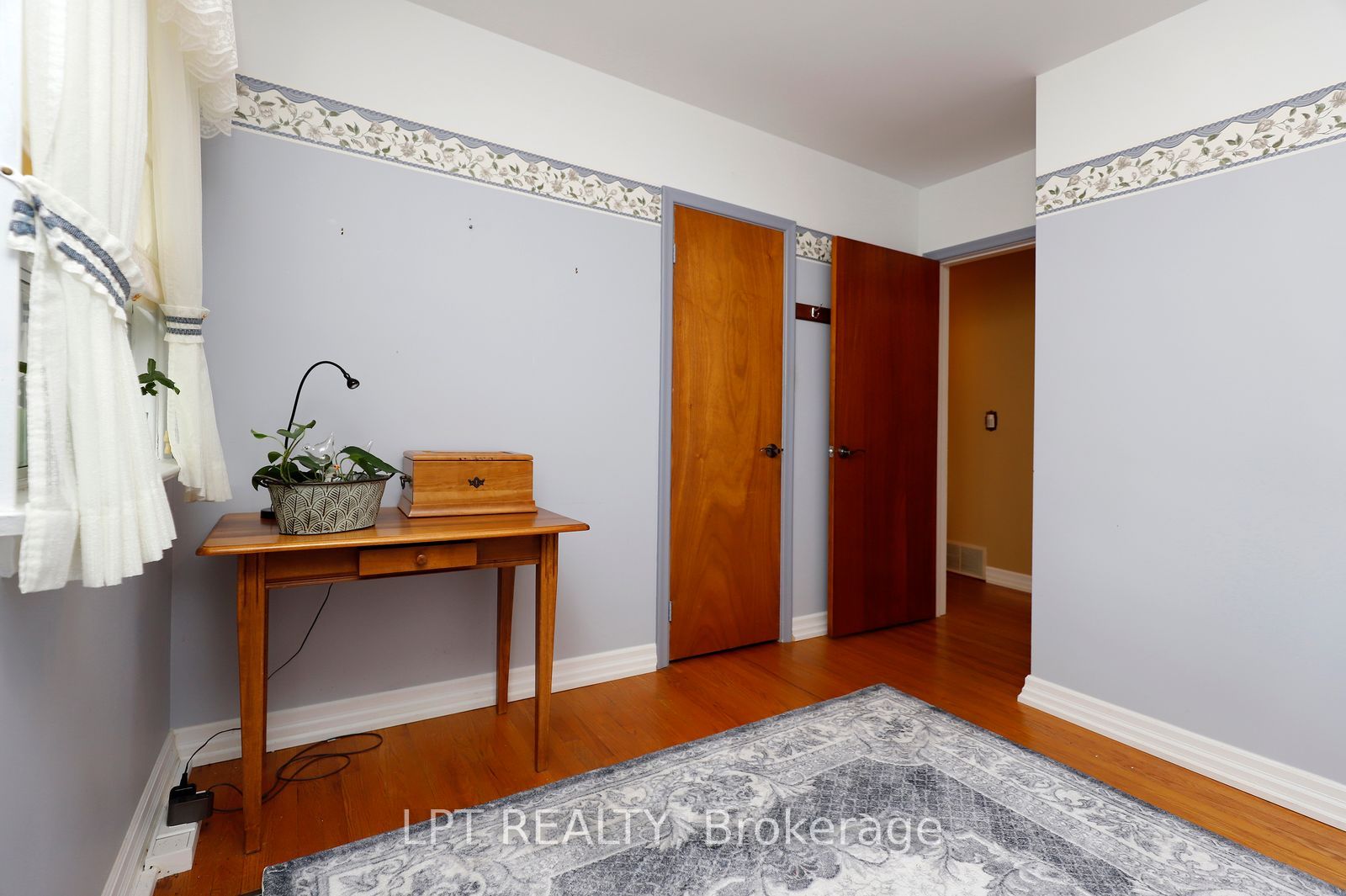 37 Mcgilvray Crescent W Property Photo 24