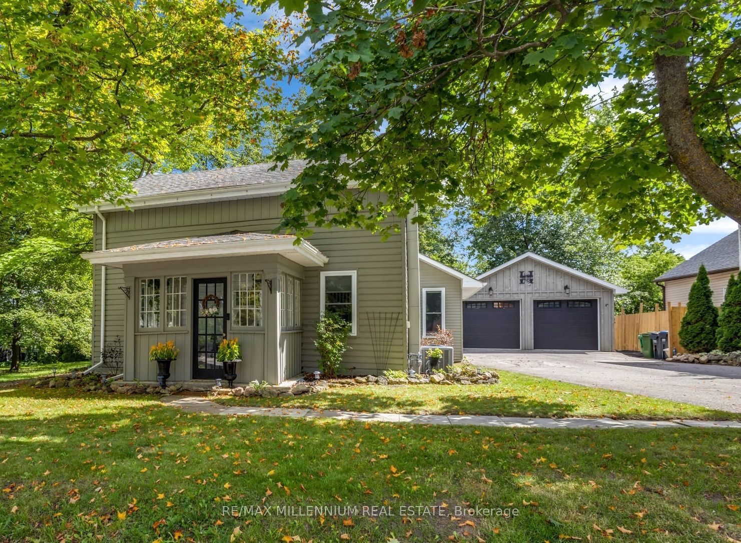 1537 Queen Street E Property Photo 1