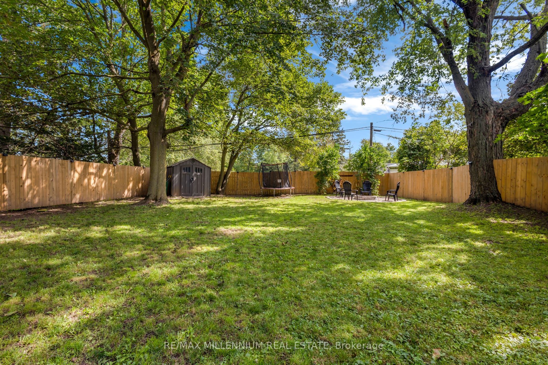 1537 Queen Street E Property Photo 3