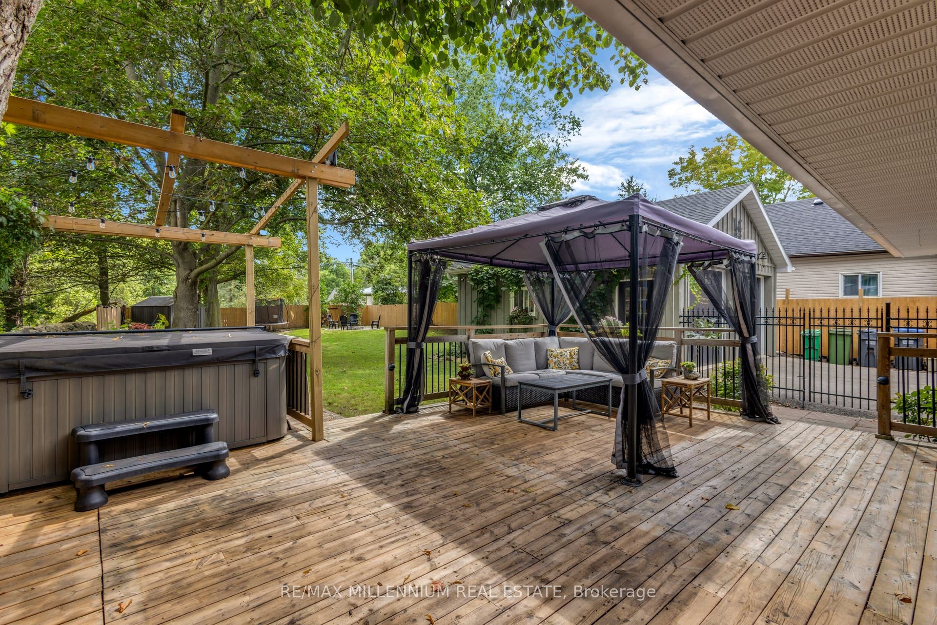 1537 Queen Street E Property Photo 4