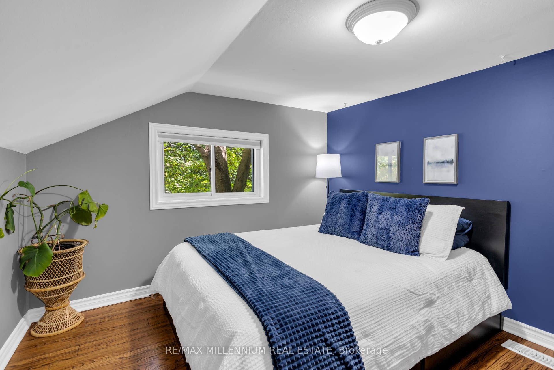 1537 Queen Street E Property Photo 8