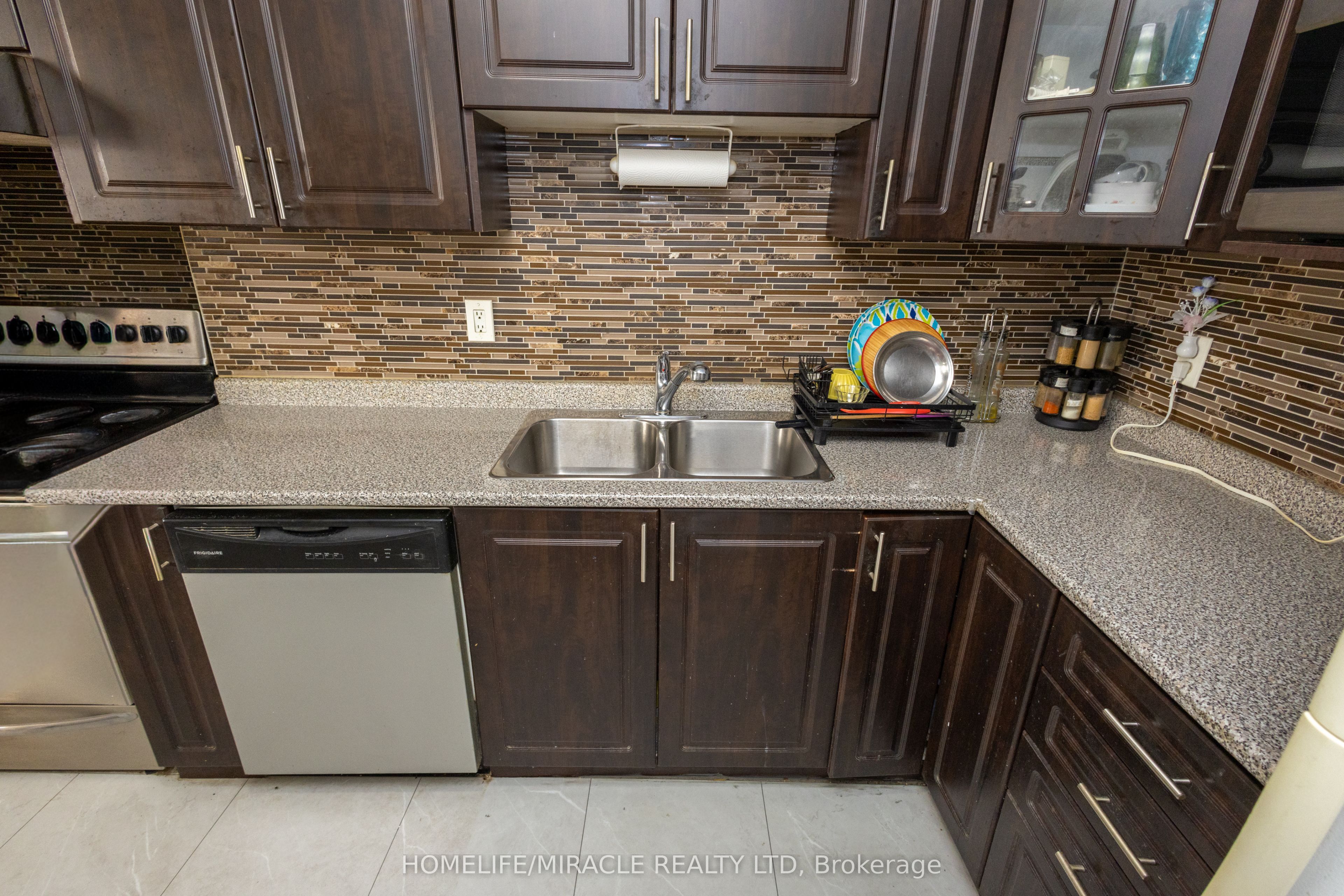 49 Silverstone Drive 1007 Property Photo 24