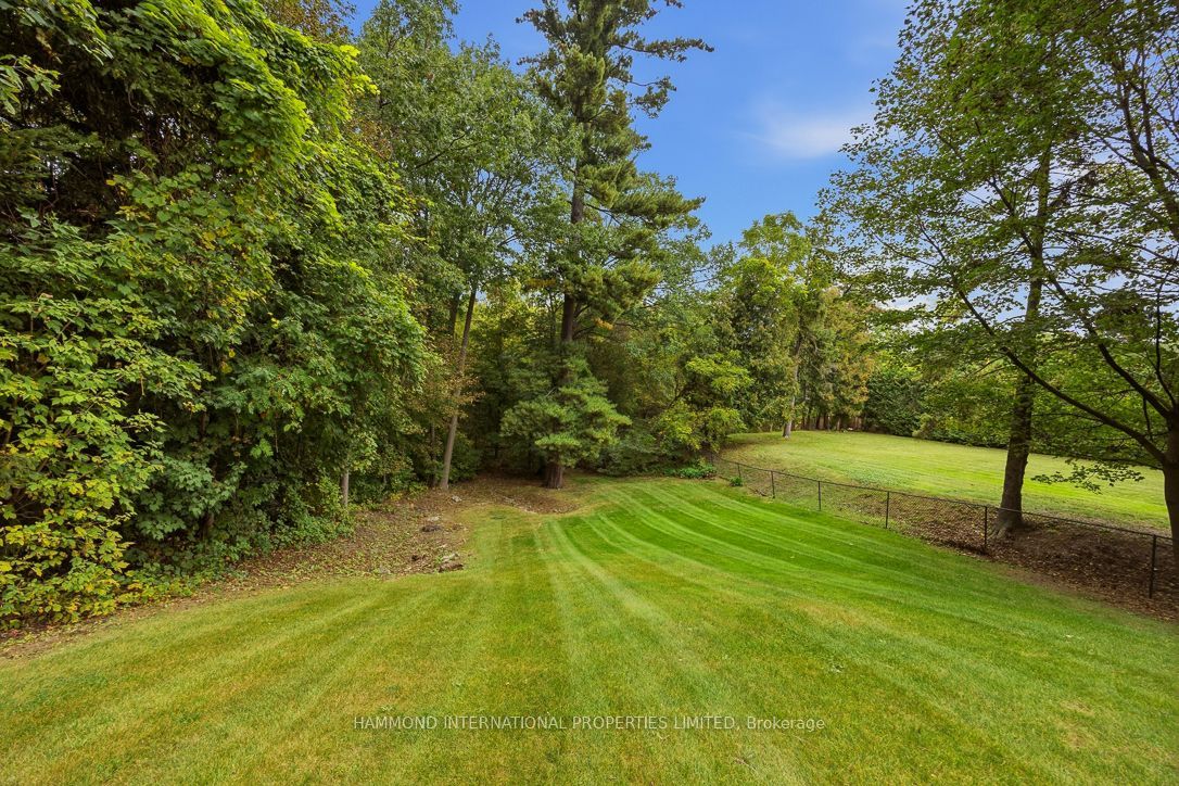 8 Country Club Drive Property Photo 11