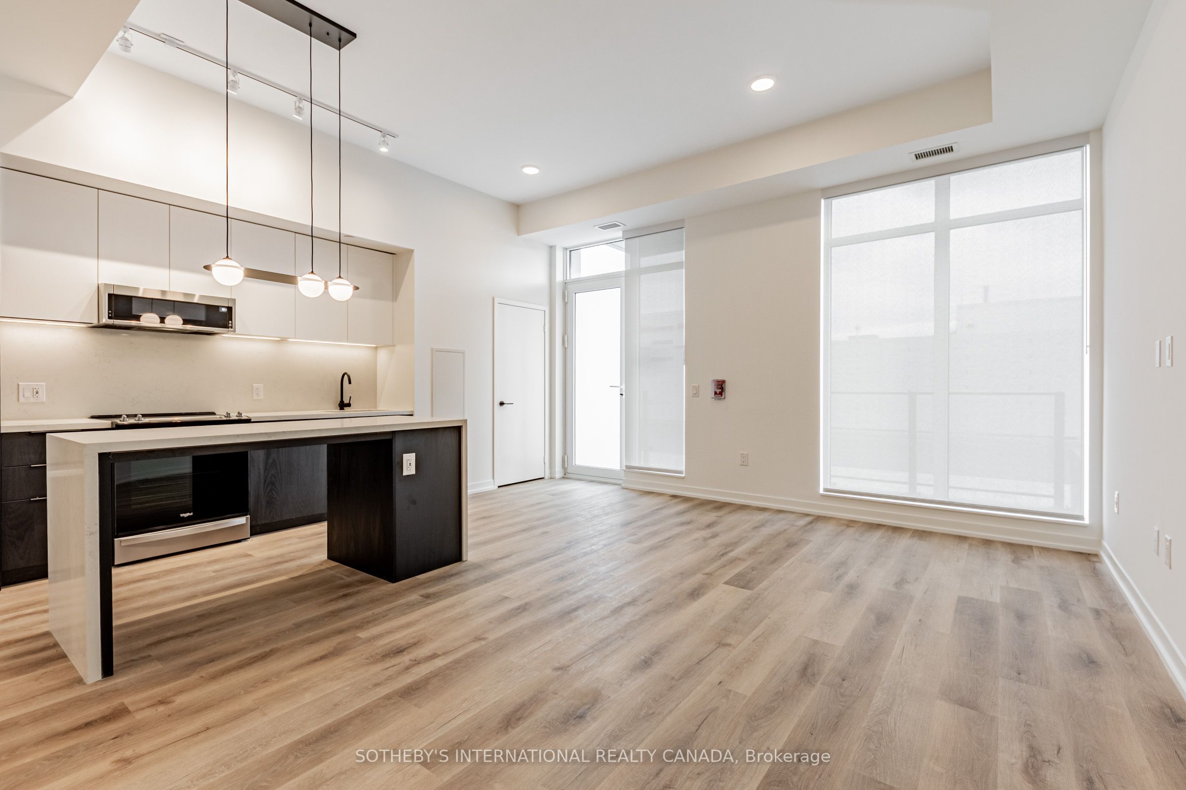 5 York Garden Way Th#101 Property Photo 2