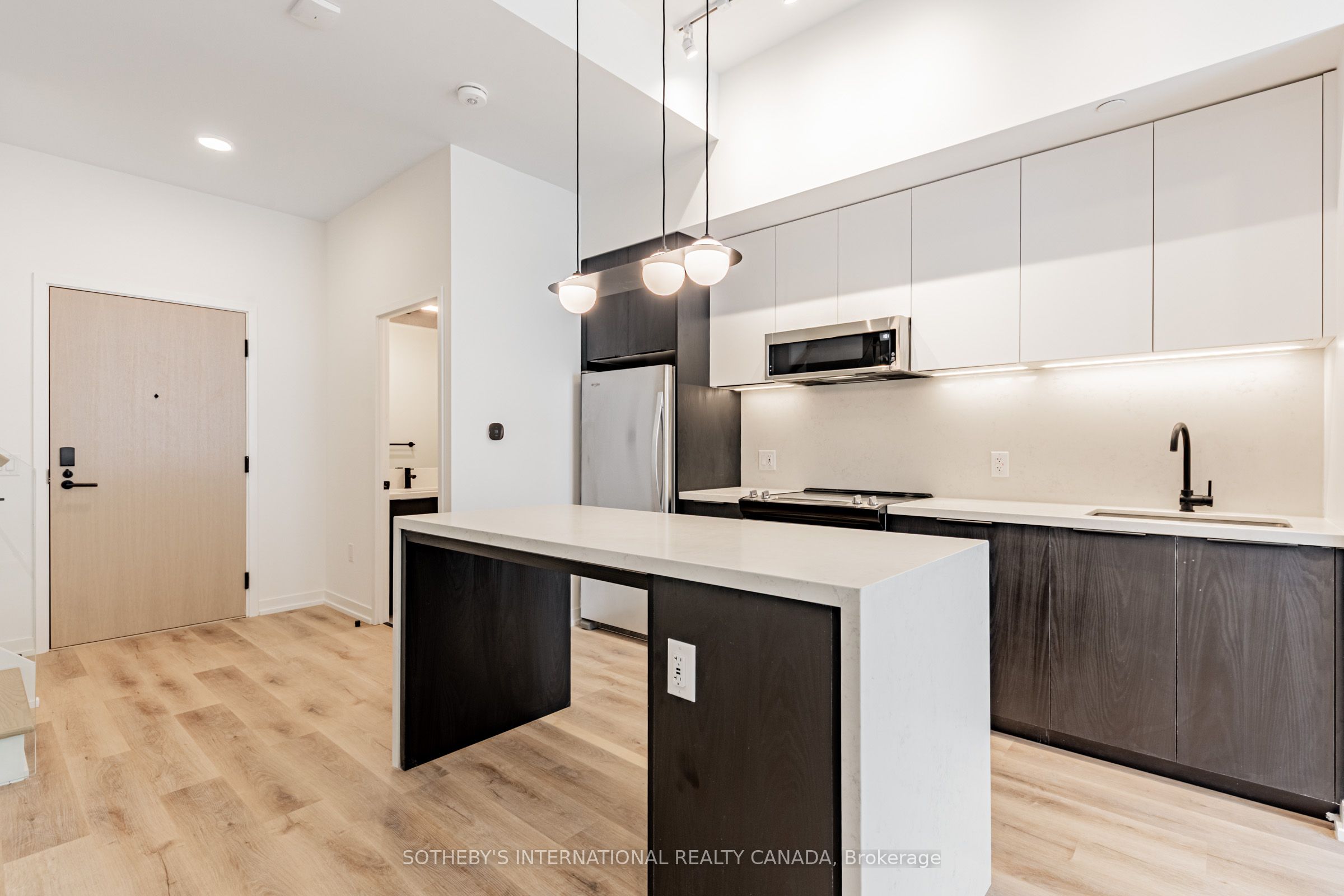 5 York Garden Way Th#101 Property Photo 3