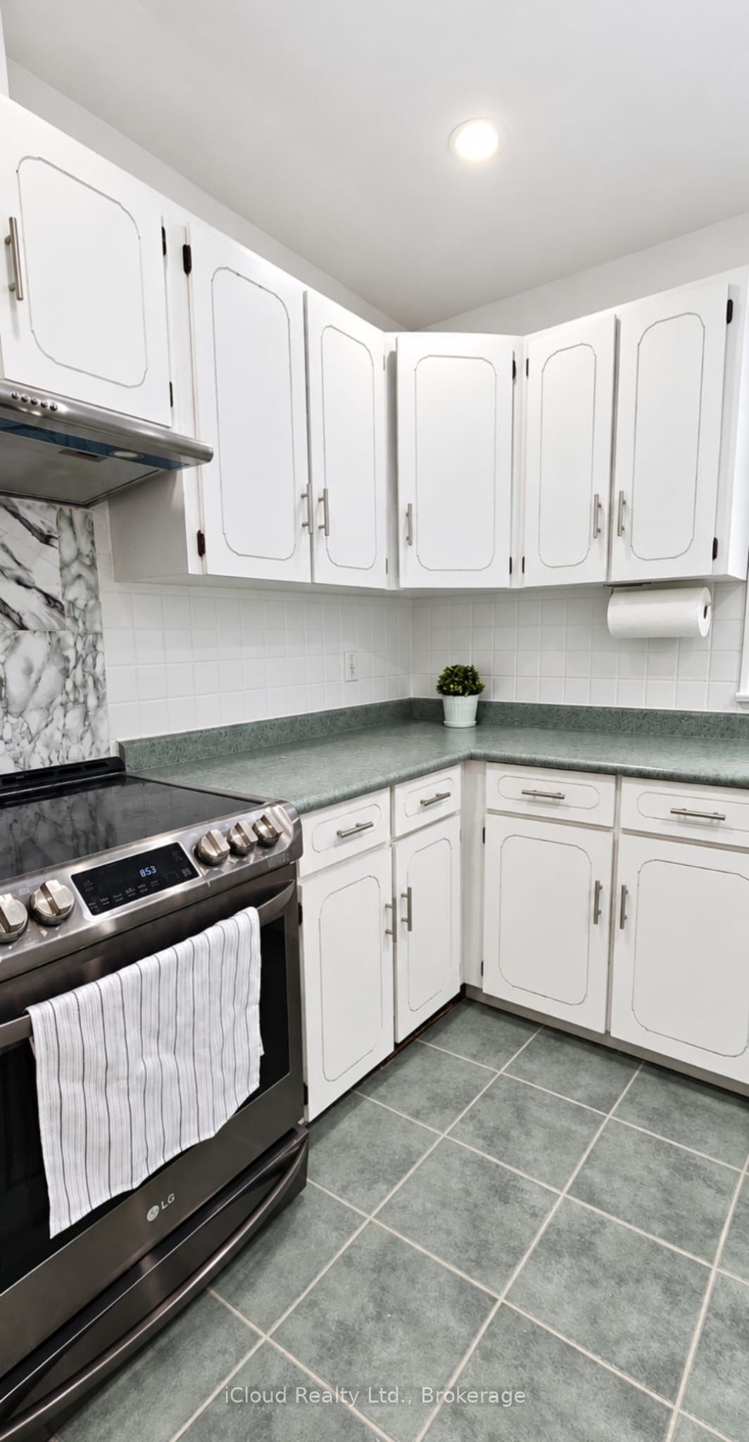 27 Inchcliffe Crescent Upper Property Photo 4