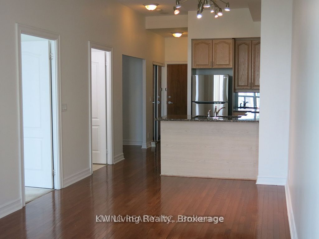 33 Elm Drive W 2806 Property Photo 6