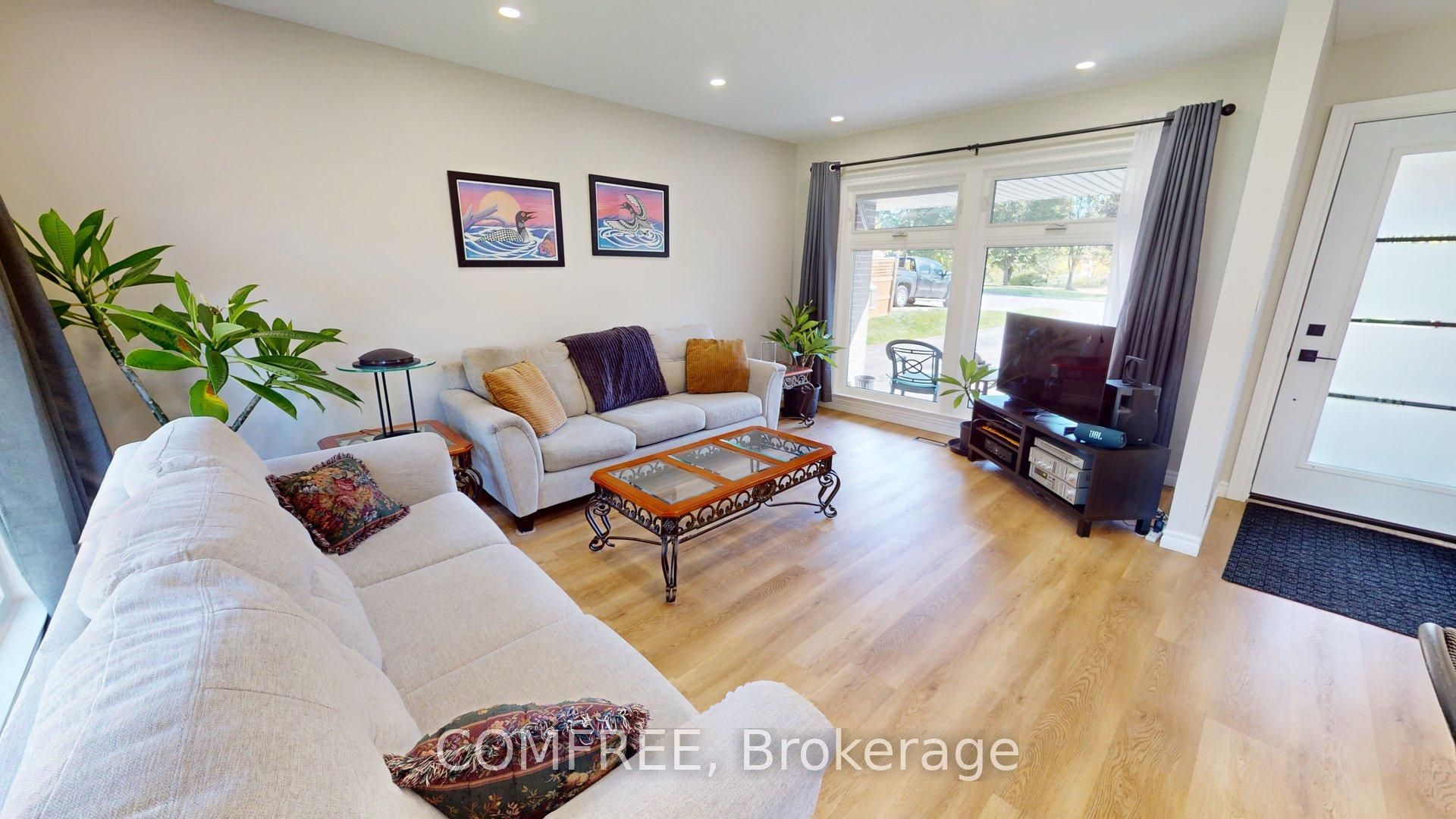 73 Elizabeth Drive Property Photo 4
