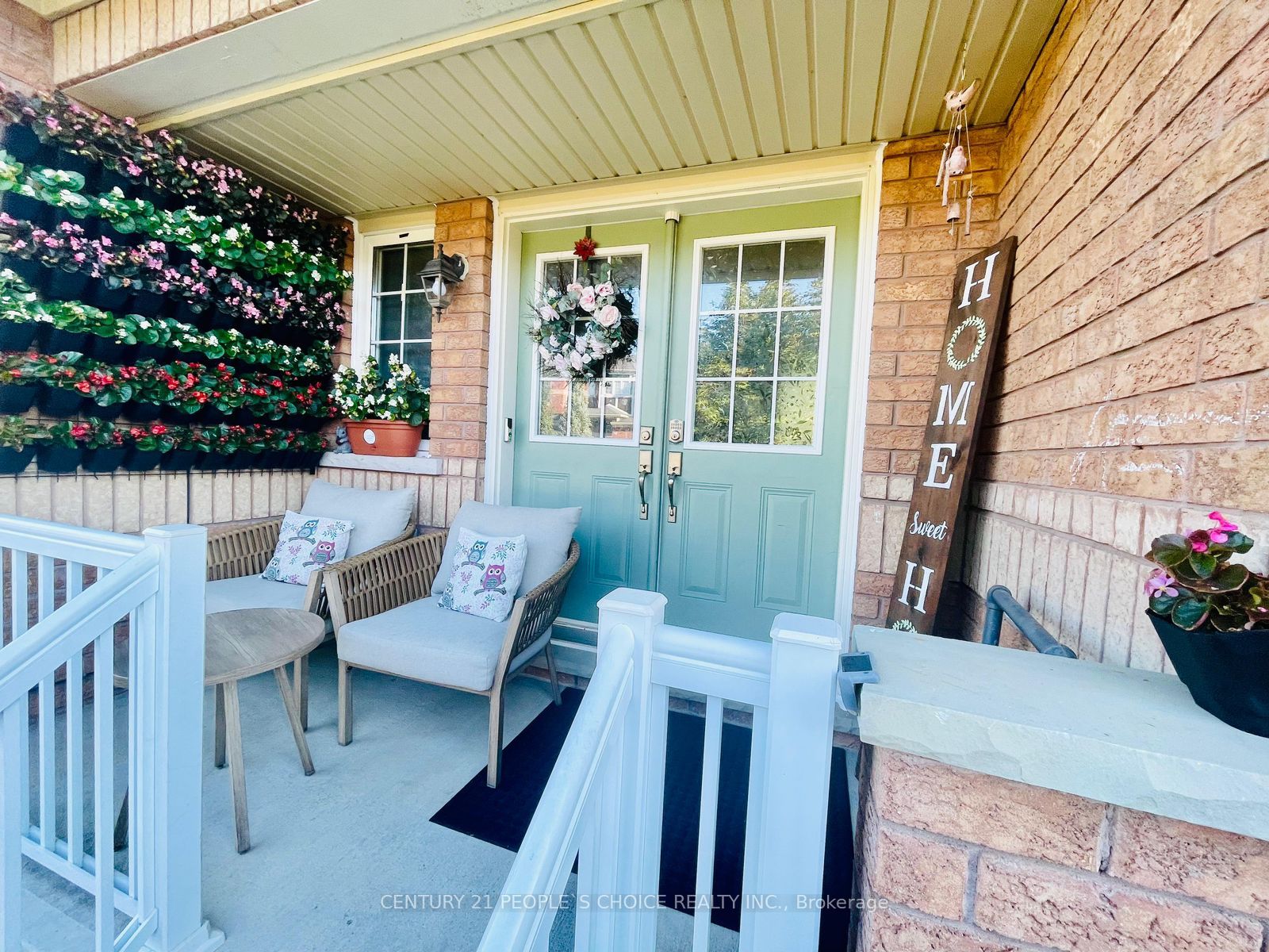 98 Niagara Trail Property Photo 1