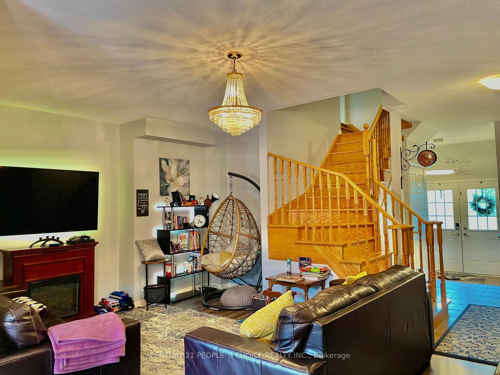 98 Niagara Trail Property Photo 6