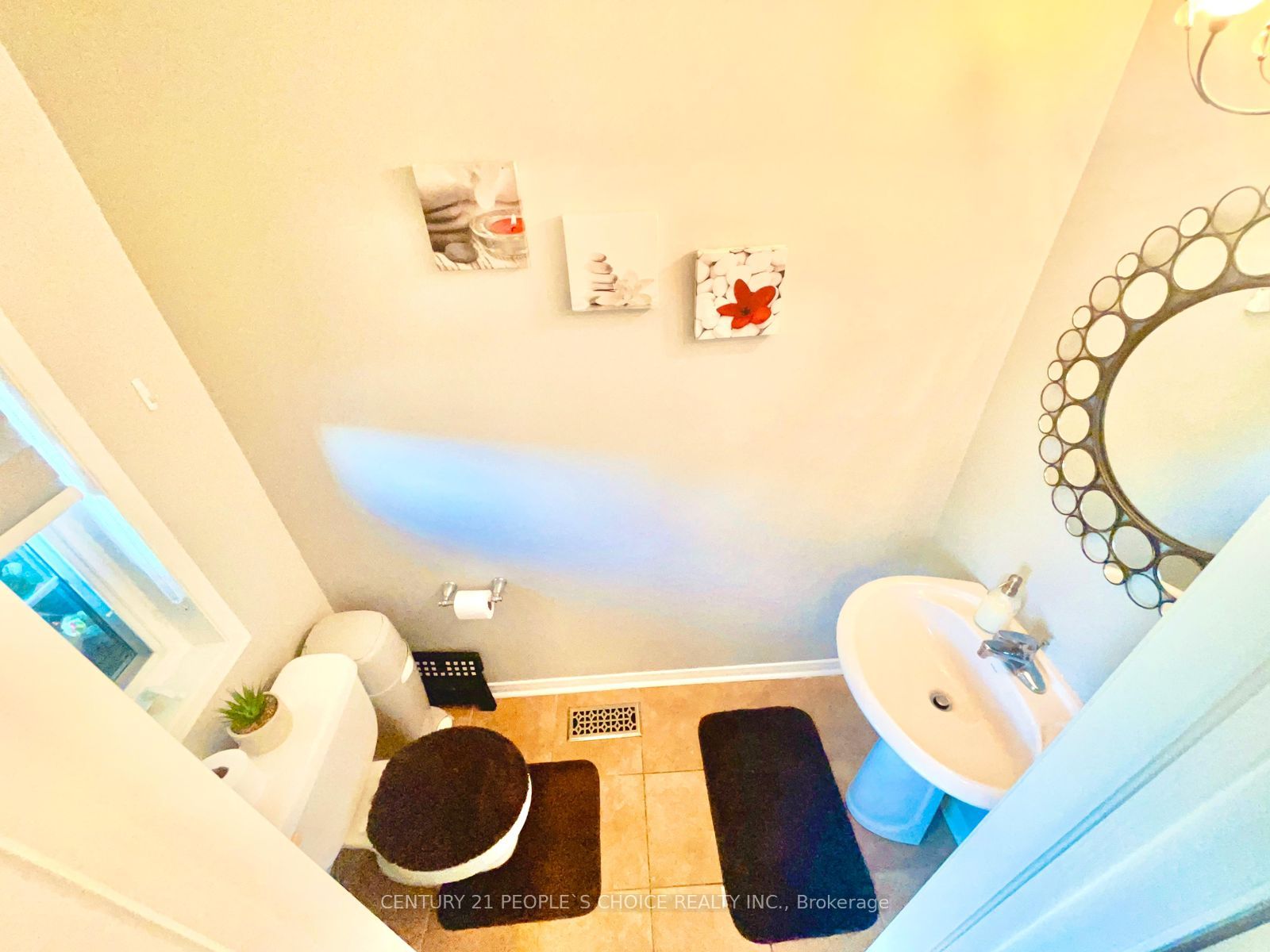 98 Niagara Trail Property Photo 13