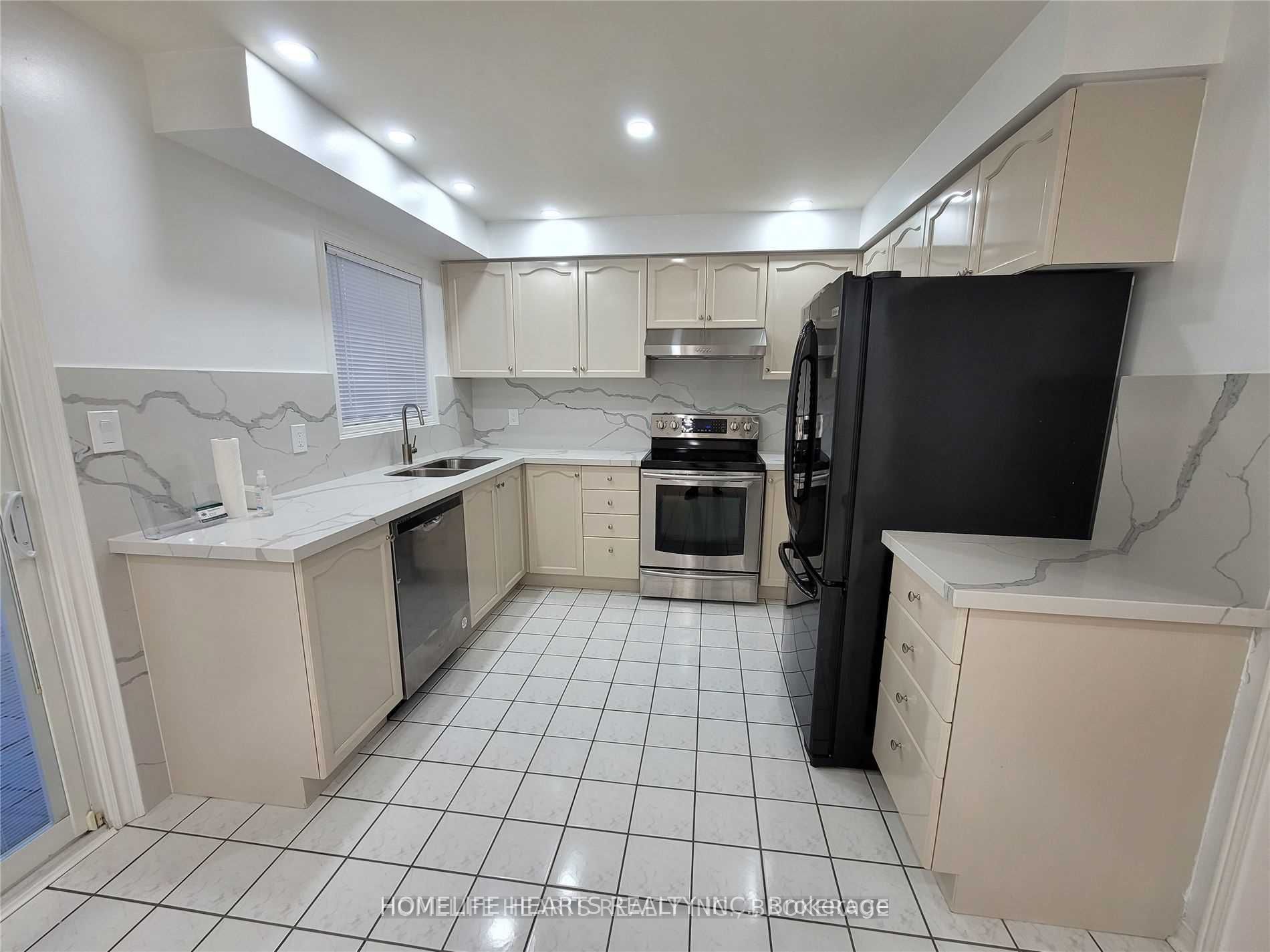 6519 Sapling Trail Property Photo 4