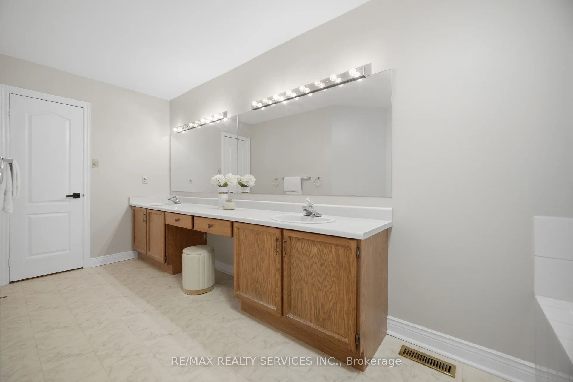 4 Leeward Drive Property Photo 24