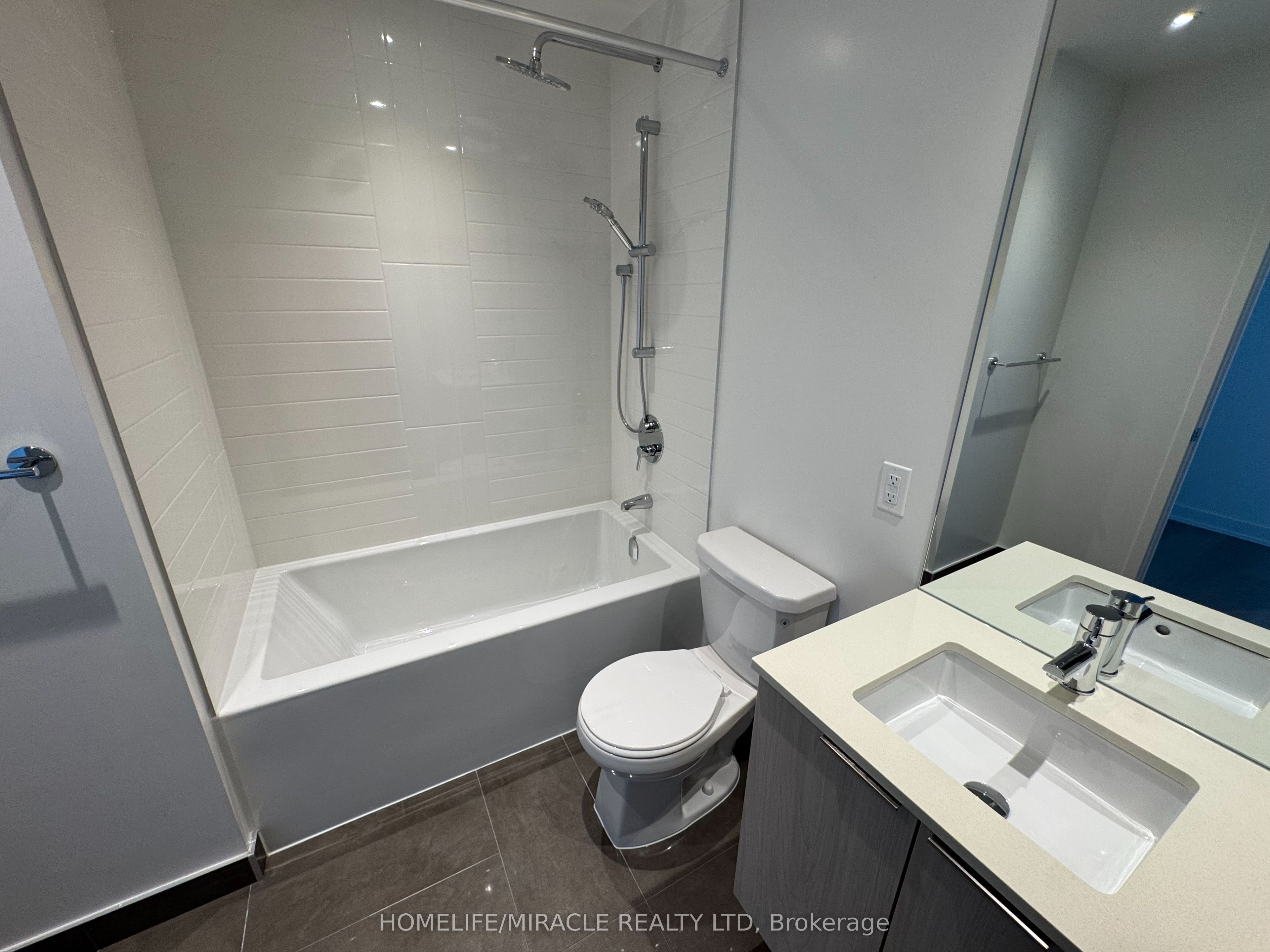 448 Burnhamthorpe Road 5805 Property Photo 16