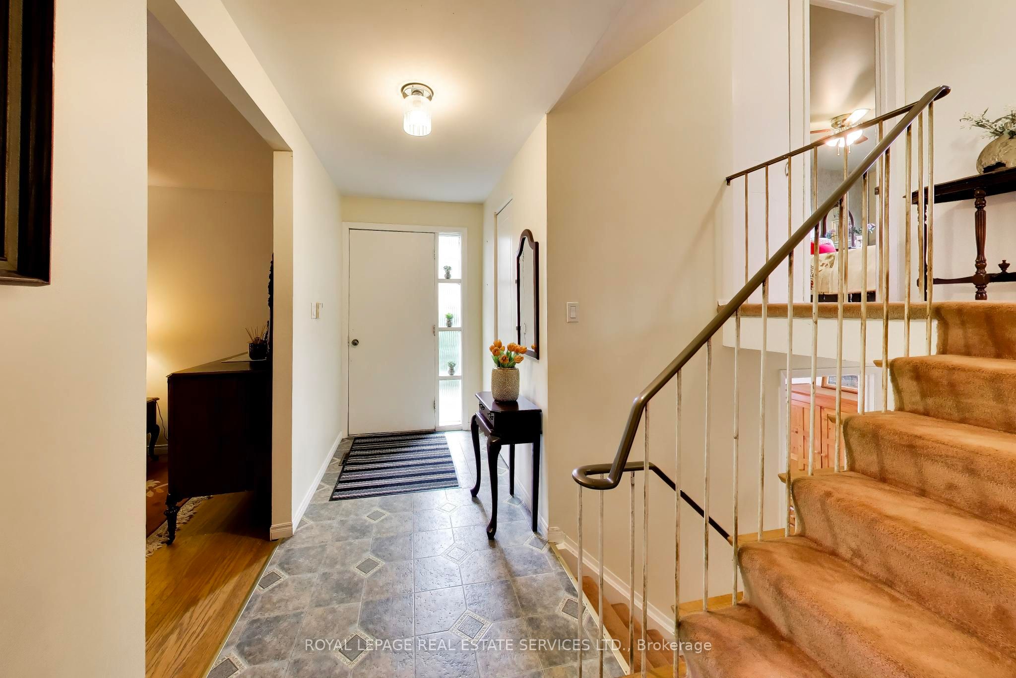 24 Elmvale Crescent Property Photo 2