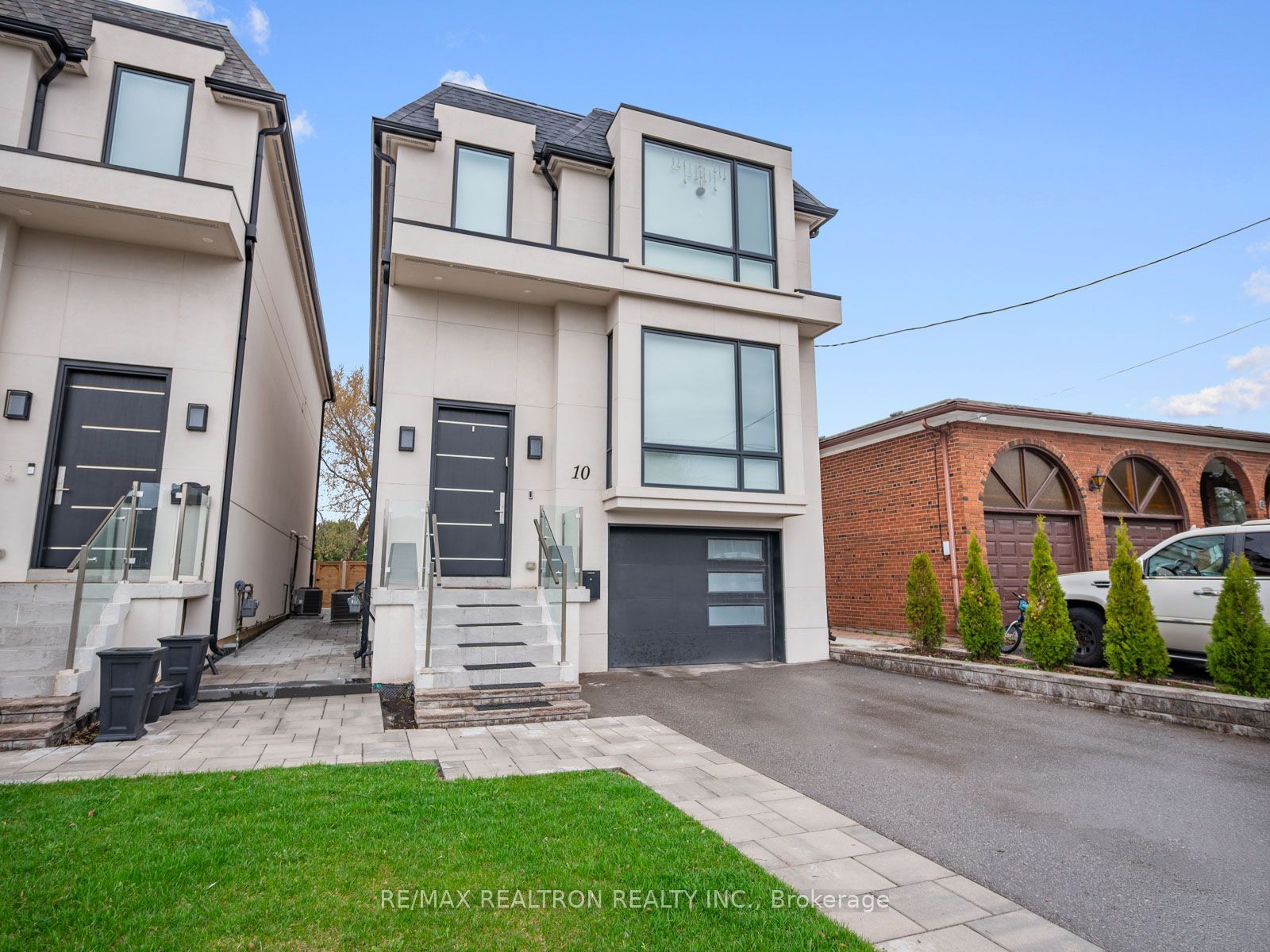 10 Katherine Road Lower Property Photo 3