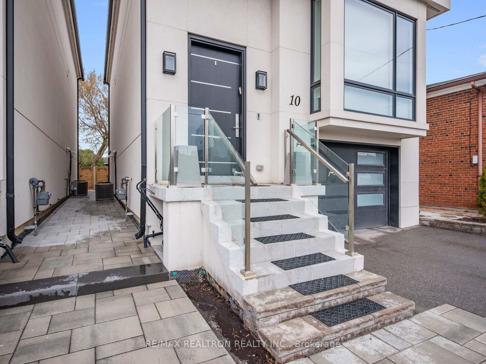 10 Katherine Road Lower Property Photo 4