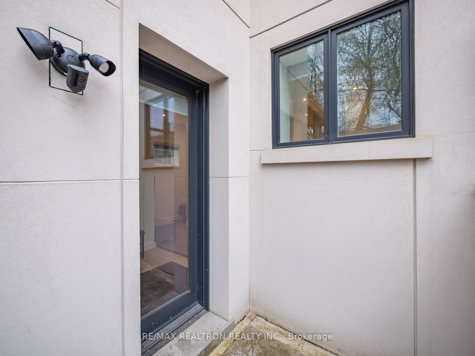 10 Katherine Road Lower Property Photo 8