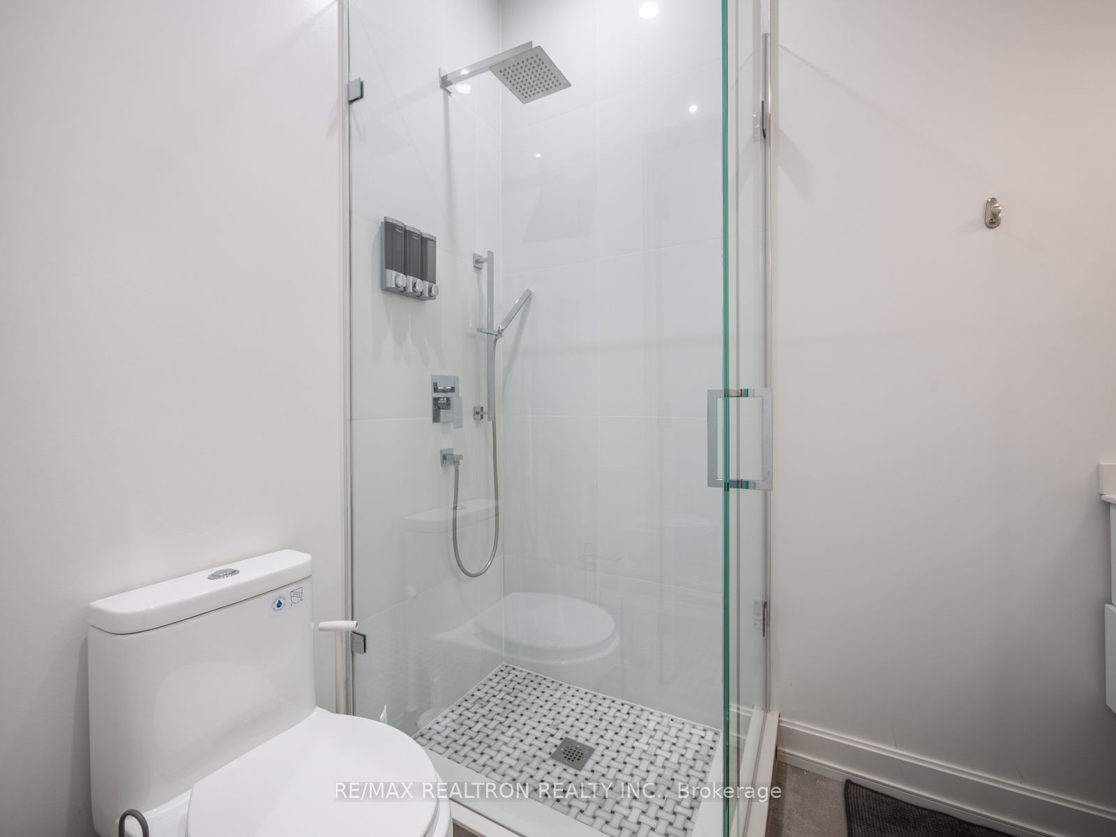 10 Katherine Road Lower Property Photo 30