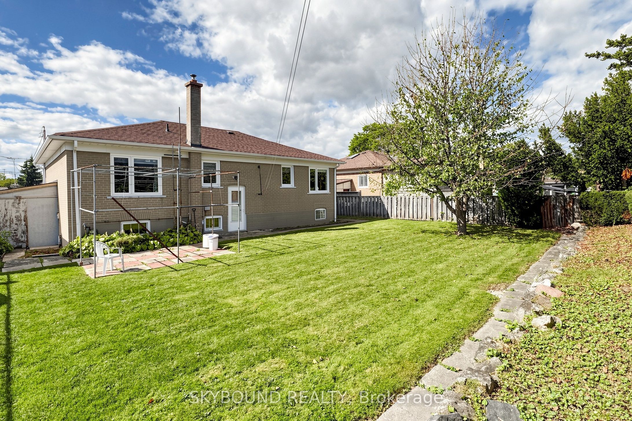 13 Liscombe Road Property Photo 27