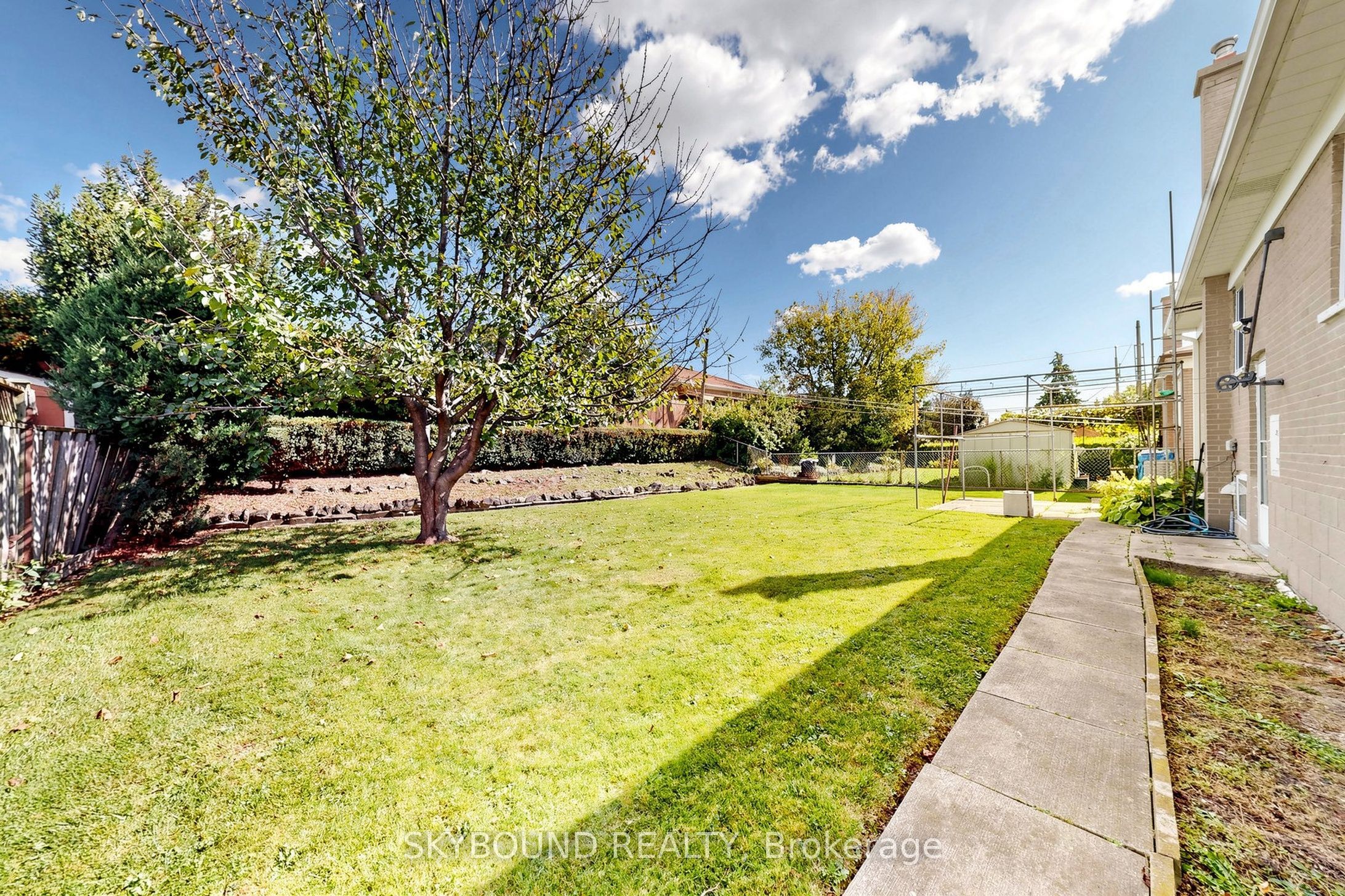 13 Liscombe Road Property Photo 28