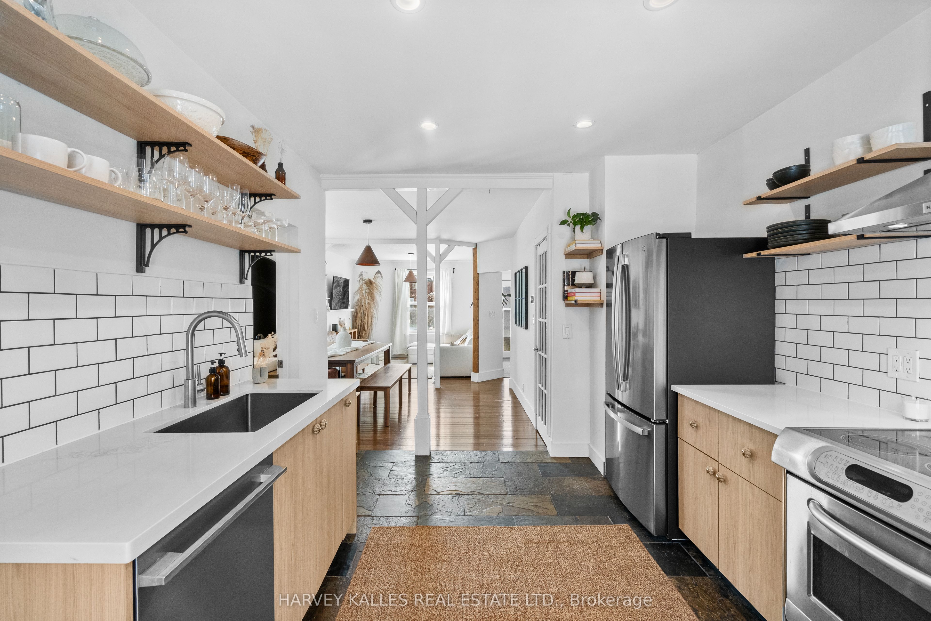 14 Manitoba Street Property Photo 1