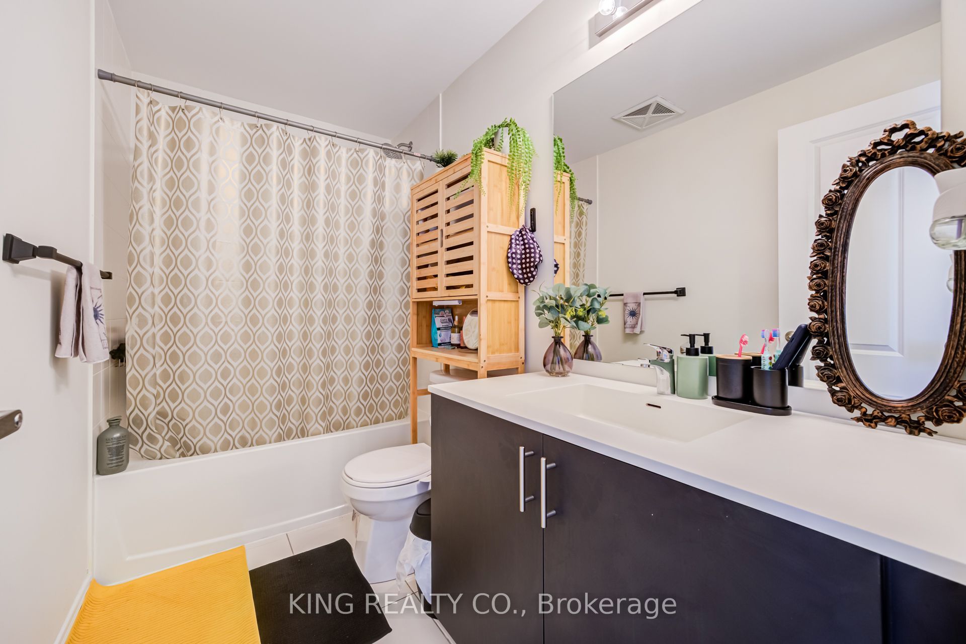 1120 Briar Hill Avenue 201 Property Photo 6