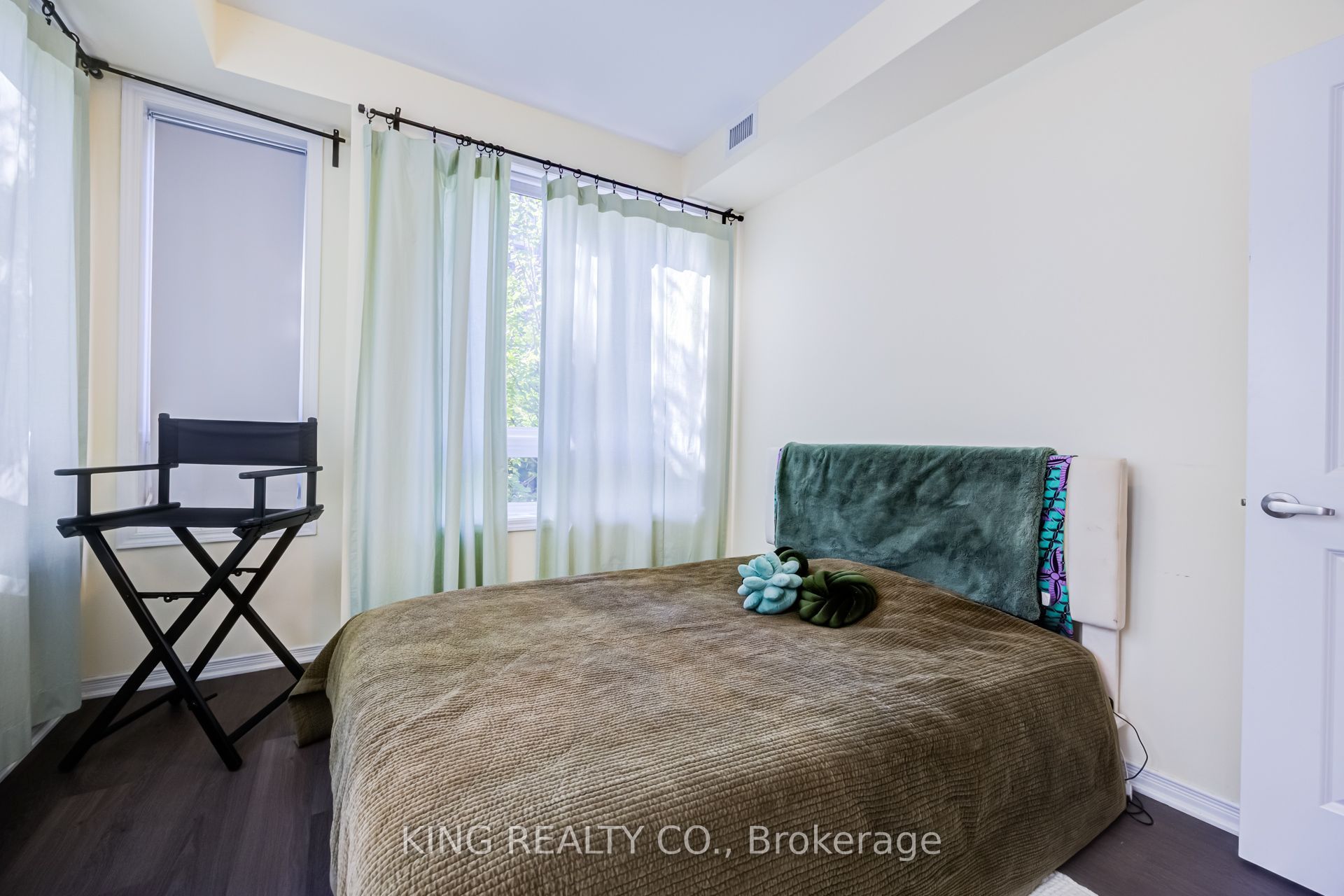 1120 Briar Hill Avenue 201 Property Photo 7
