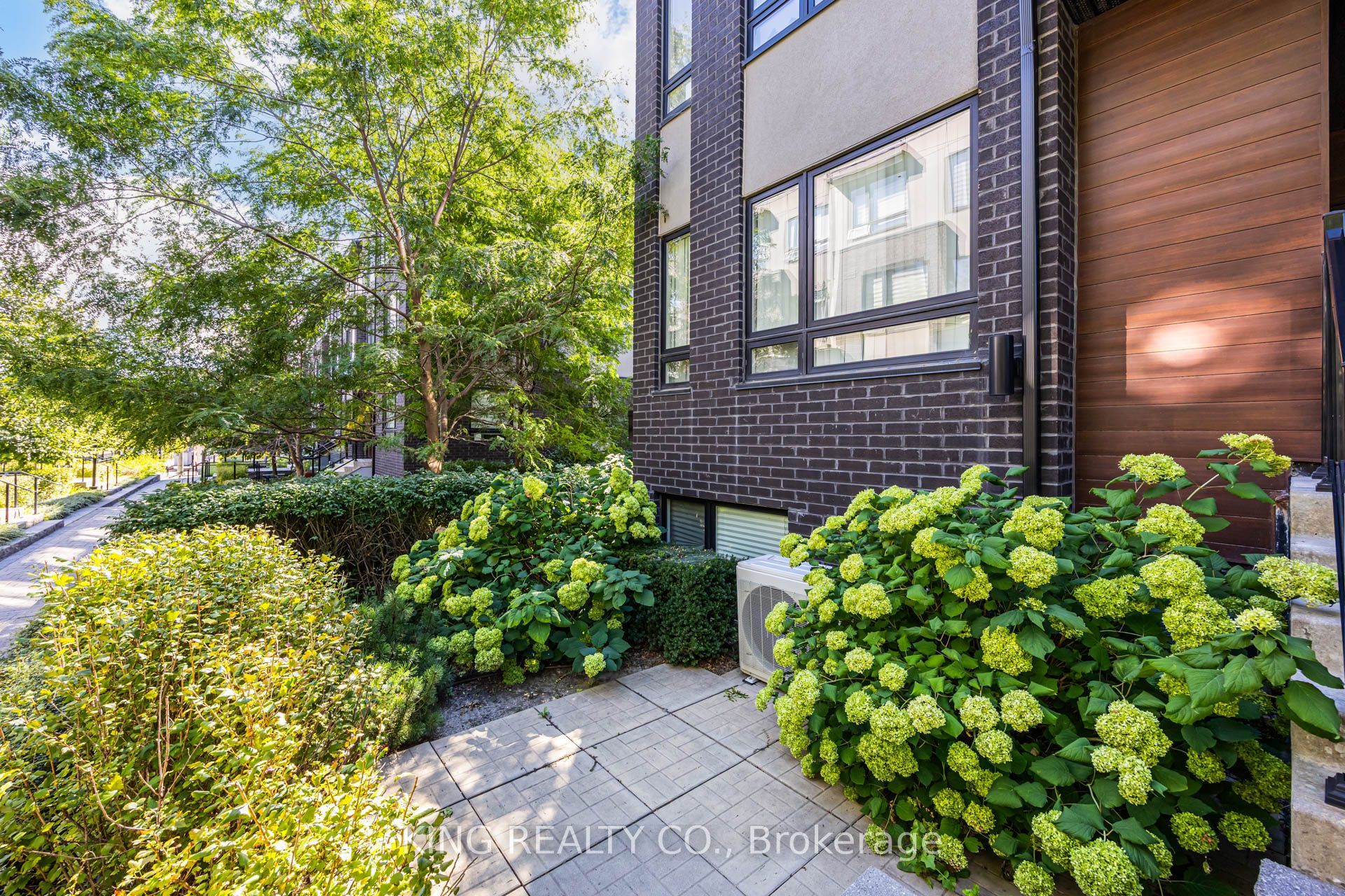 1120 Briar Hill Avenue 201 Property Photo 11