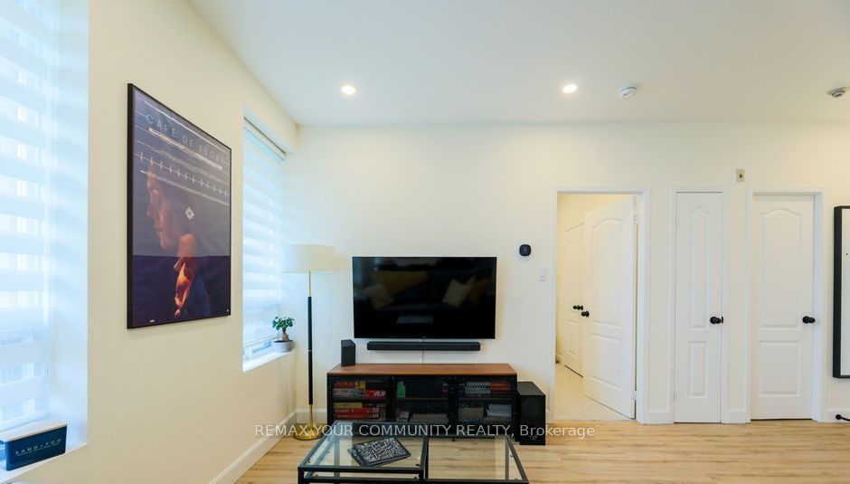 2874 Keele Street 405 Property Photo 6