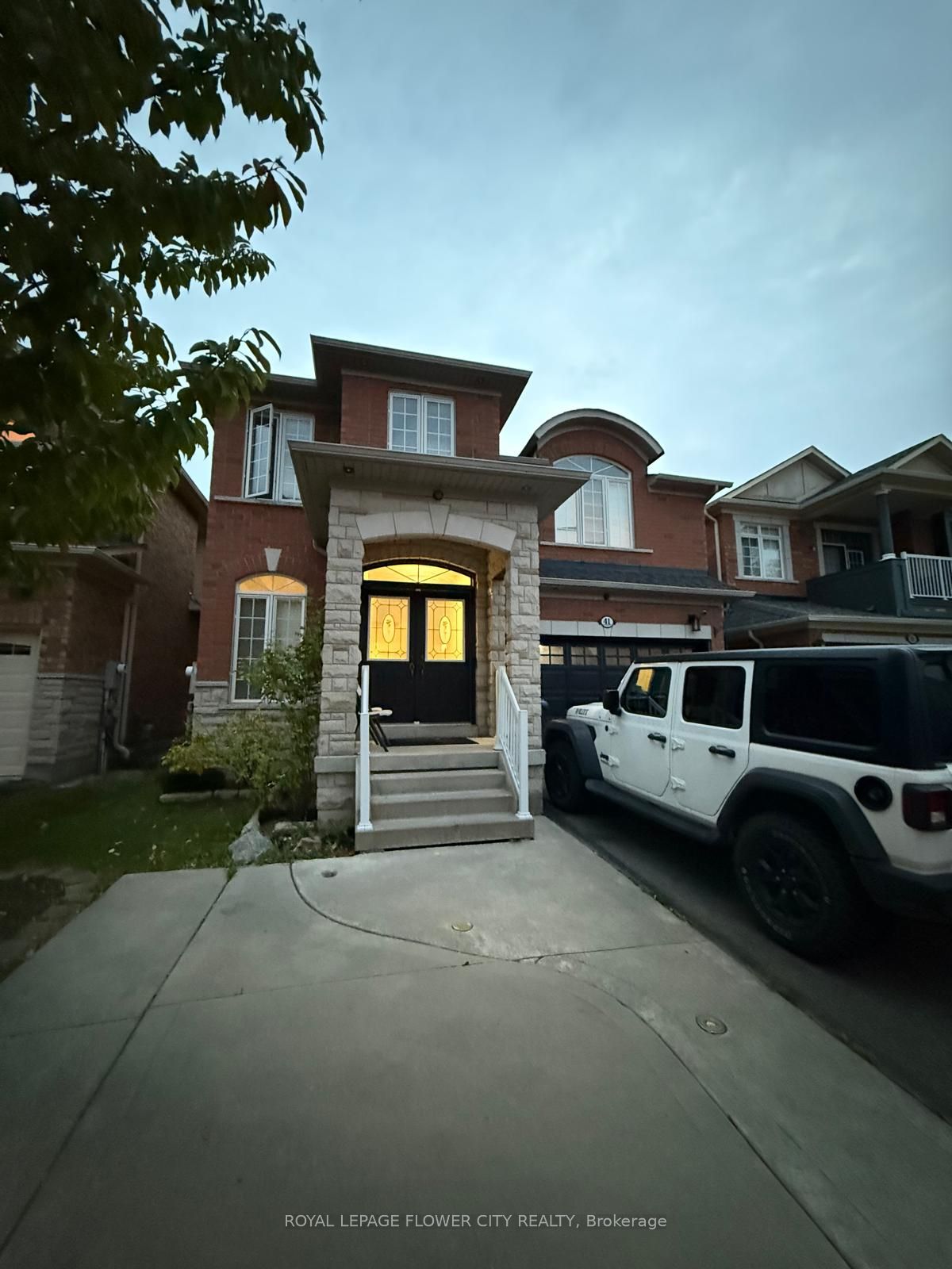 41 Cape Dorset Crescent Property Photo 1
