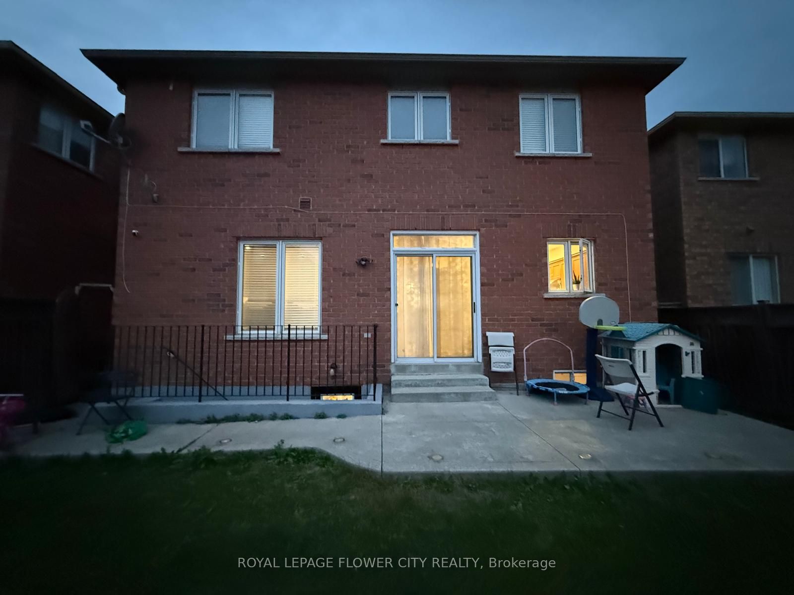 41 Cape Dorset Crescent Property Photo 4