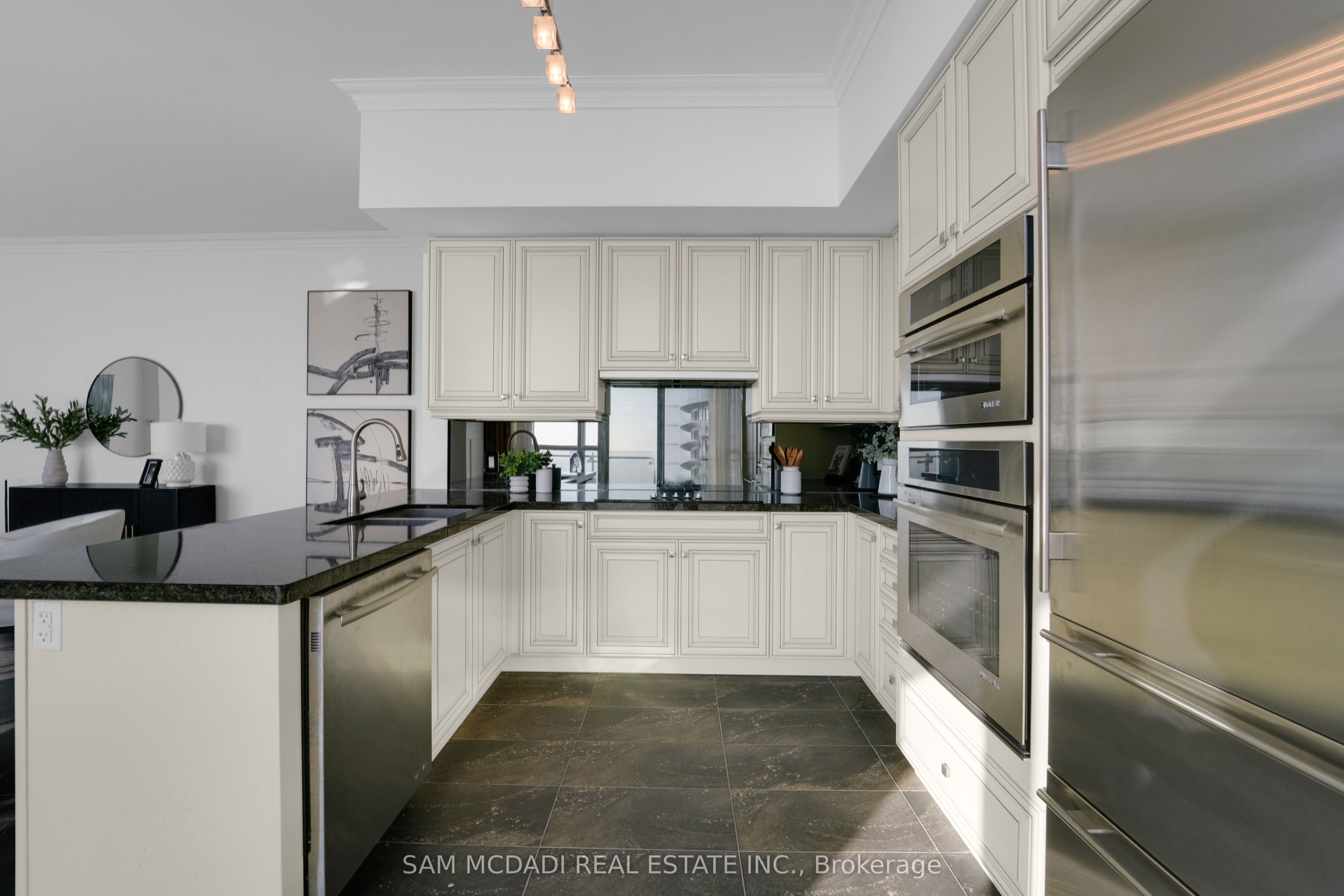 50 Absolute Avenue Ph3 Property Photo 8