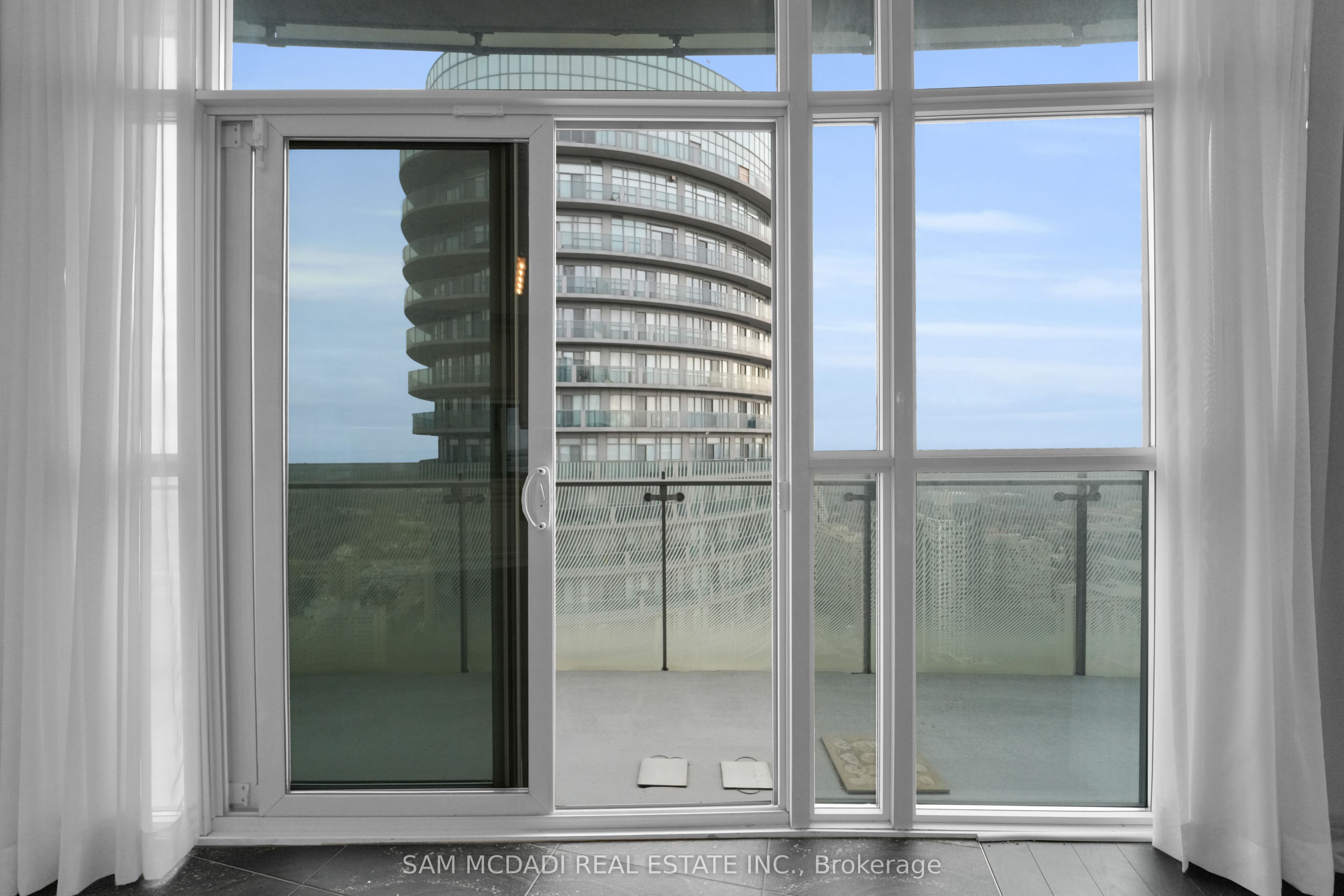 50 Absolute Avenue Ph3 Property Photo 29