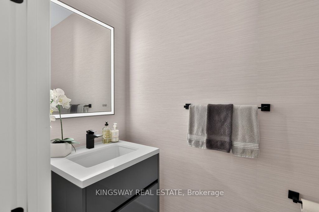 55 Port Street E 301 Property Photo 16