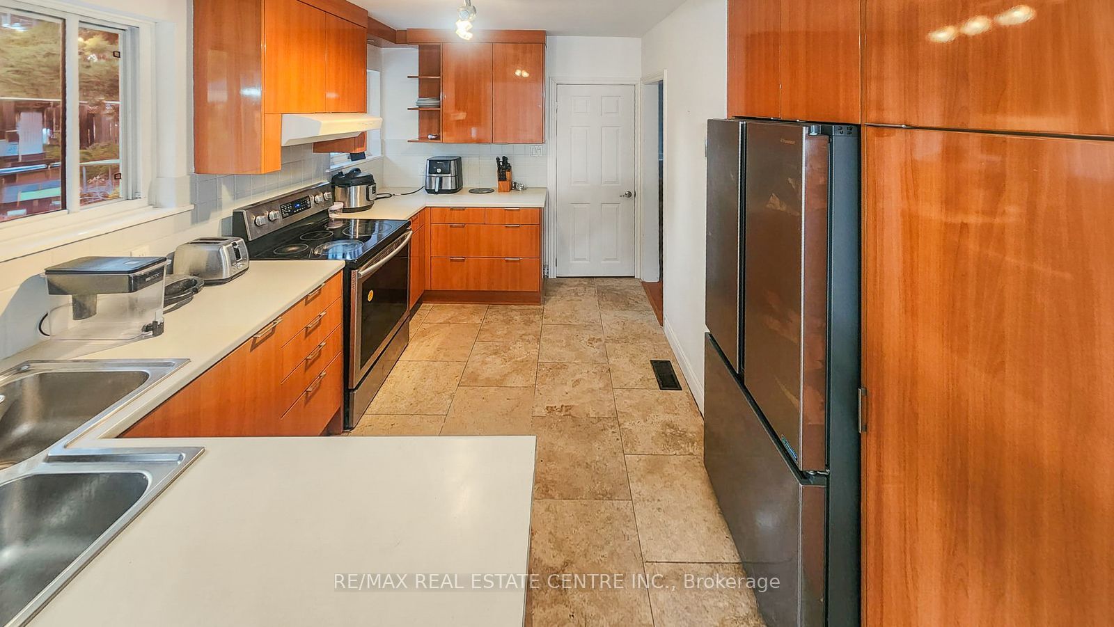 66 Theodore Drive Property Photo 7