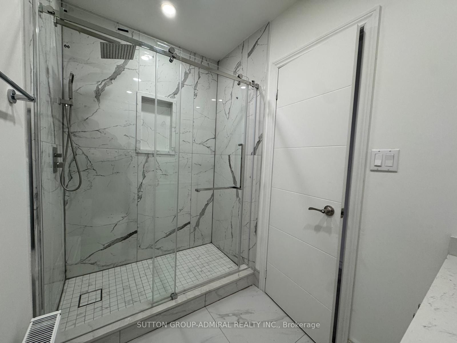 2986a Dufferin Street Upper Property Photo 5