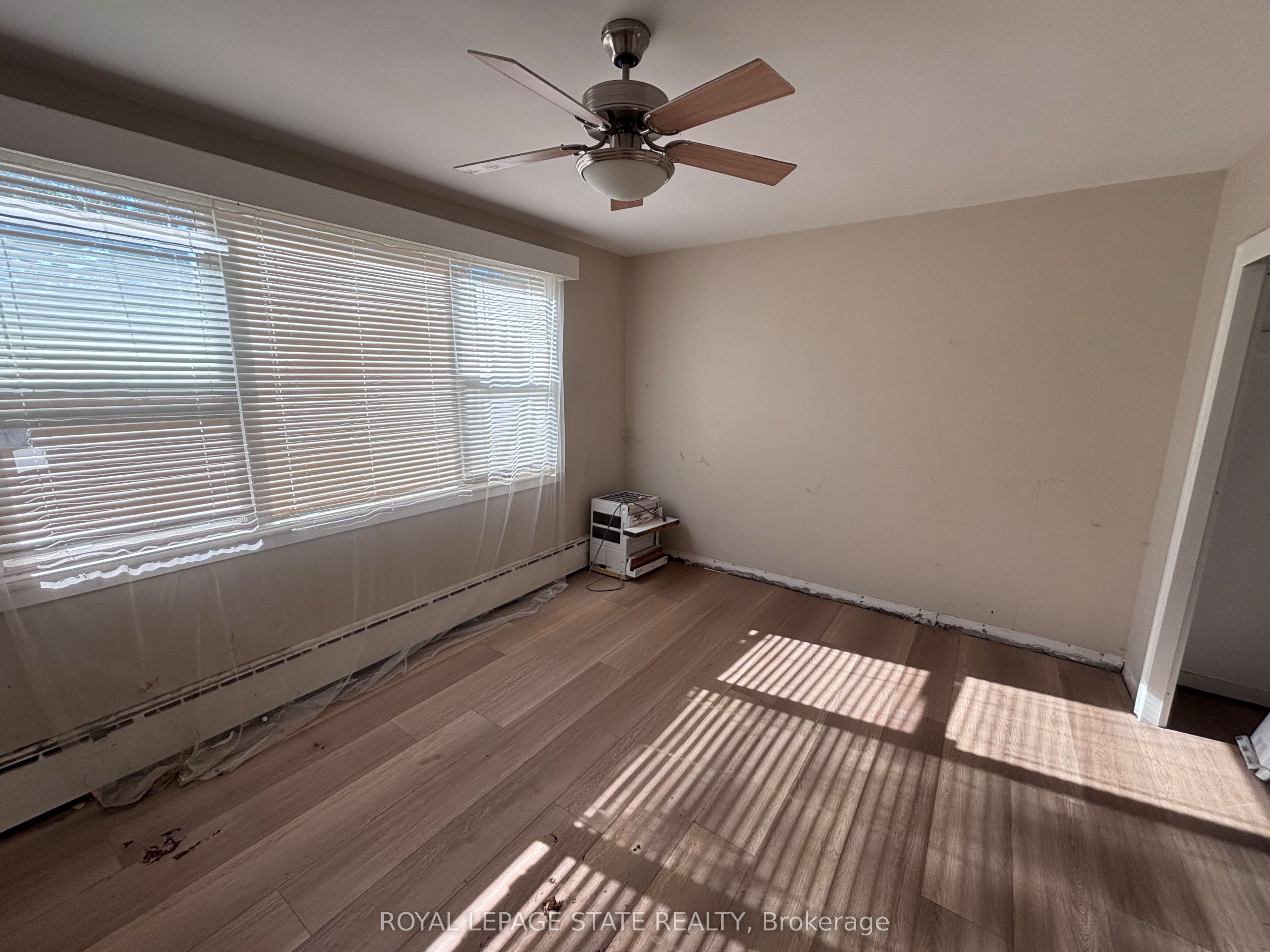 2054 Courtland Drive 404 Property Photo 5