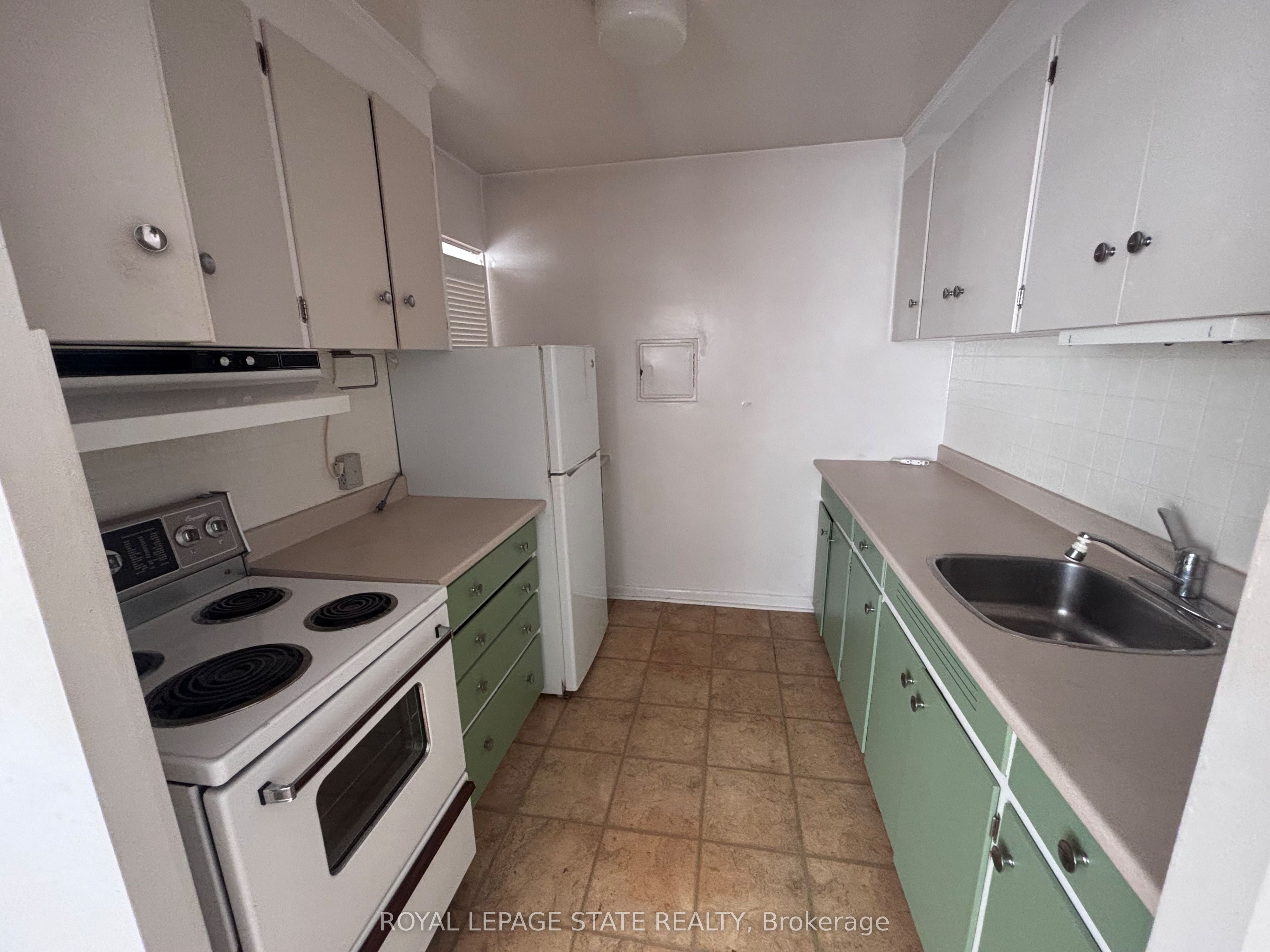 2054 Courtland Drive 404 Property Photo 9