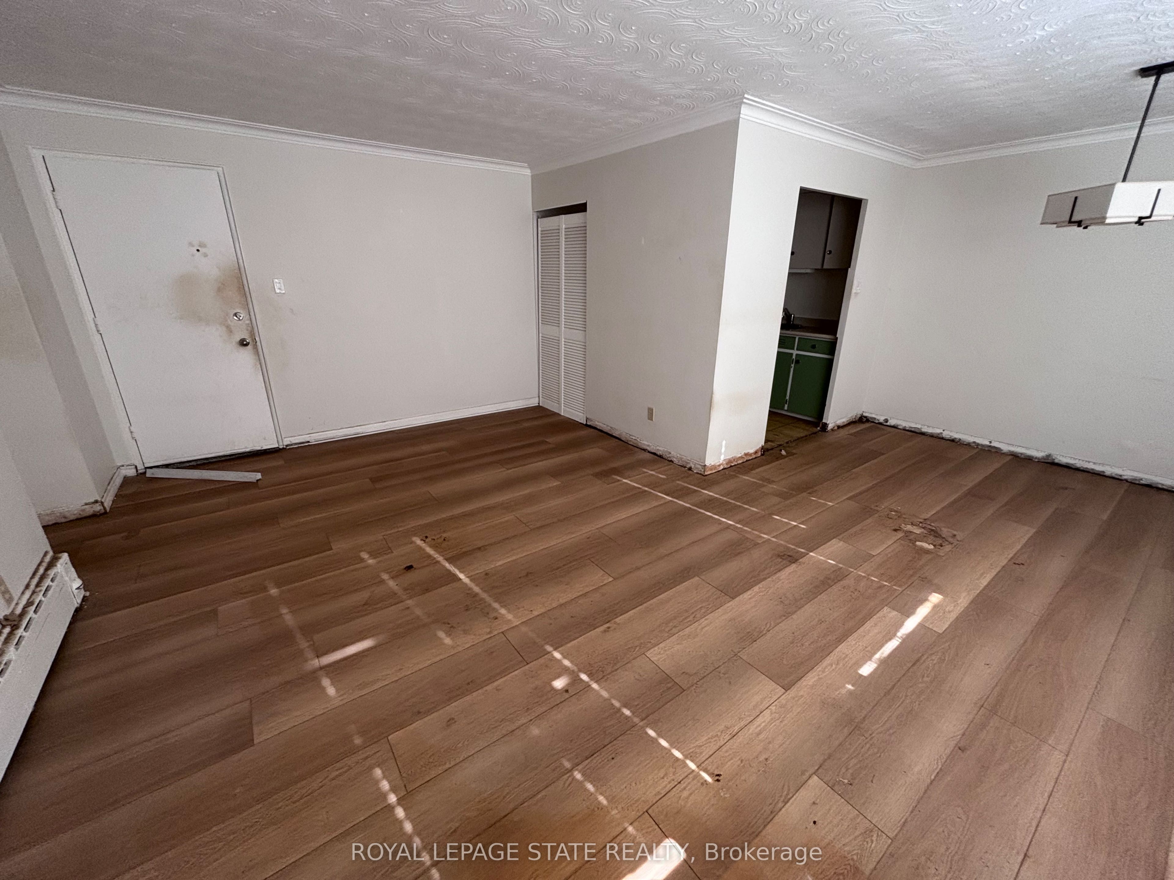 2054 Courtland Drive 404 Property Photo 10