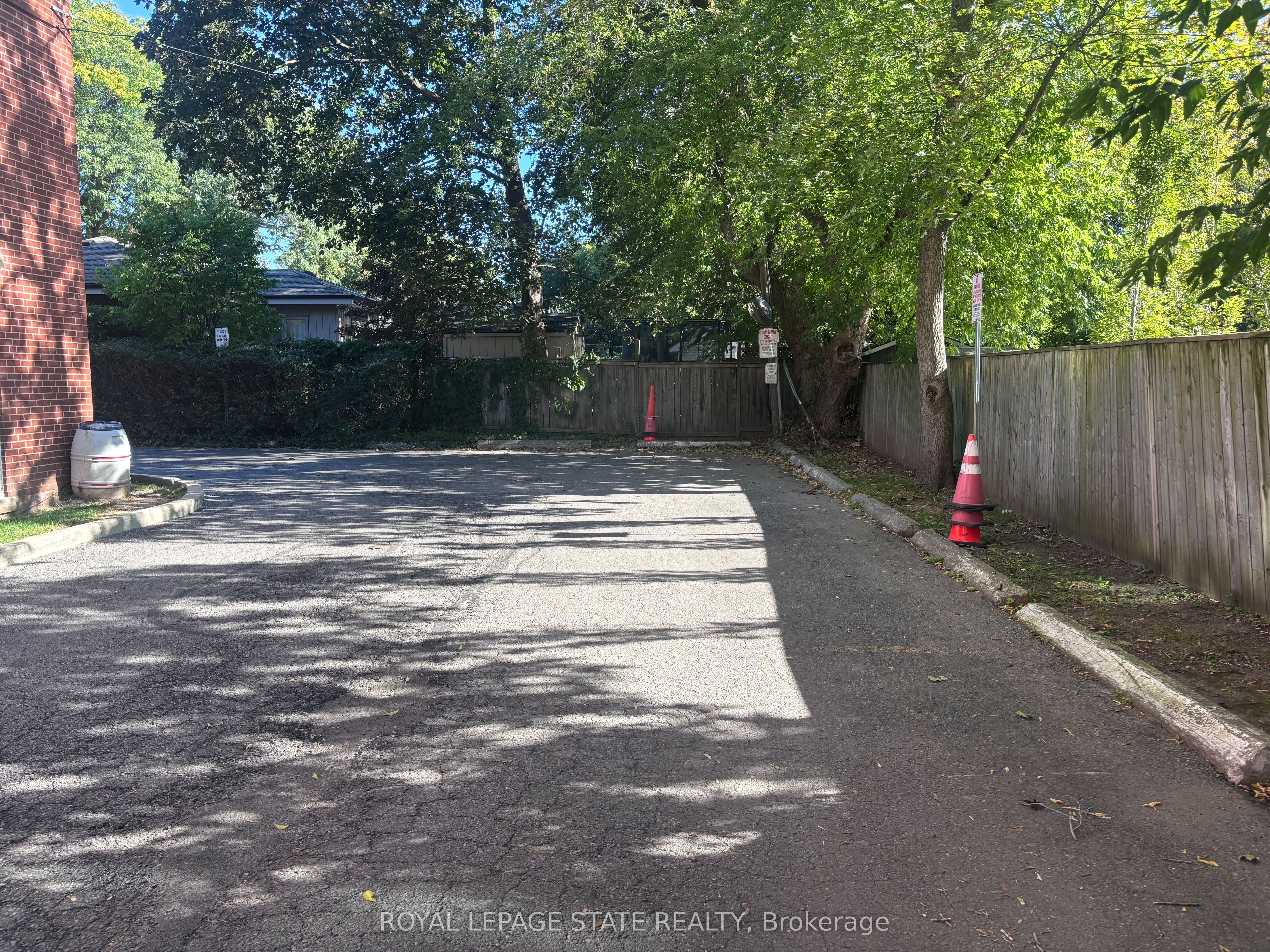 2054 Courtland Drive 404 Property Photo 11