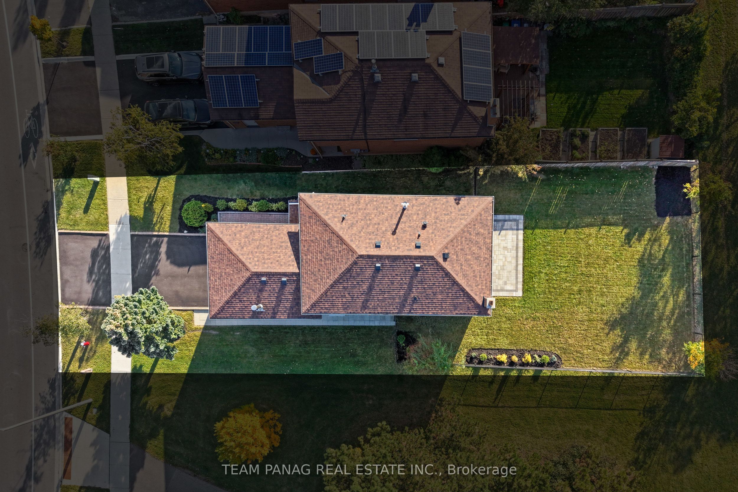 42 Kingknoll Drive Property Photo 2